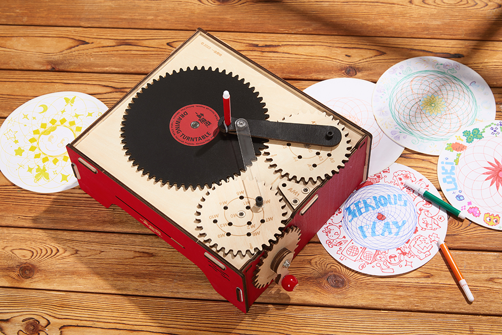 A box of funny，painting，geometry，jukebox，Retro，curve，children，Patchwork toy，