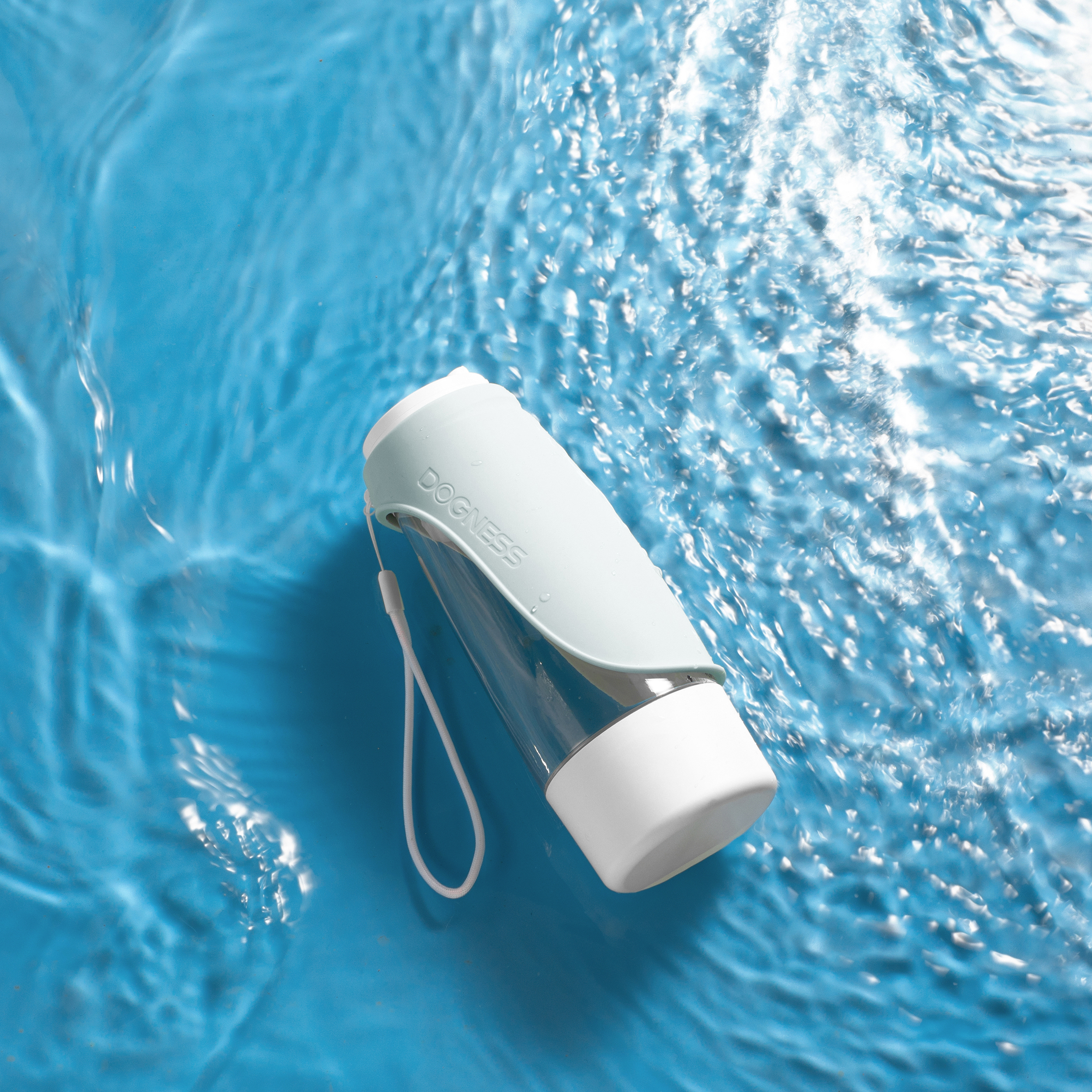 Pet multi-functional accompanying cup，Convenient cleaning，One key leak proof，Can be stored in water can be stored，Silicone folding sink，Turn over and drink，