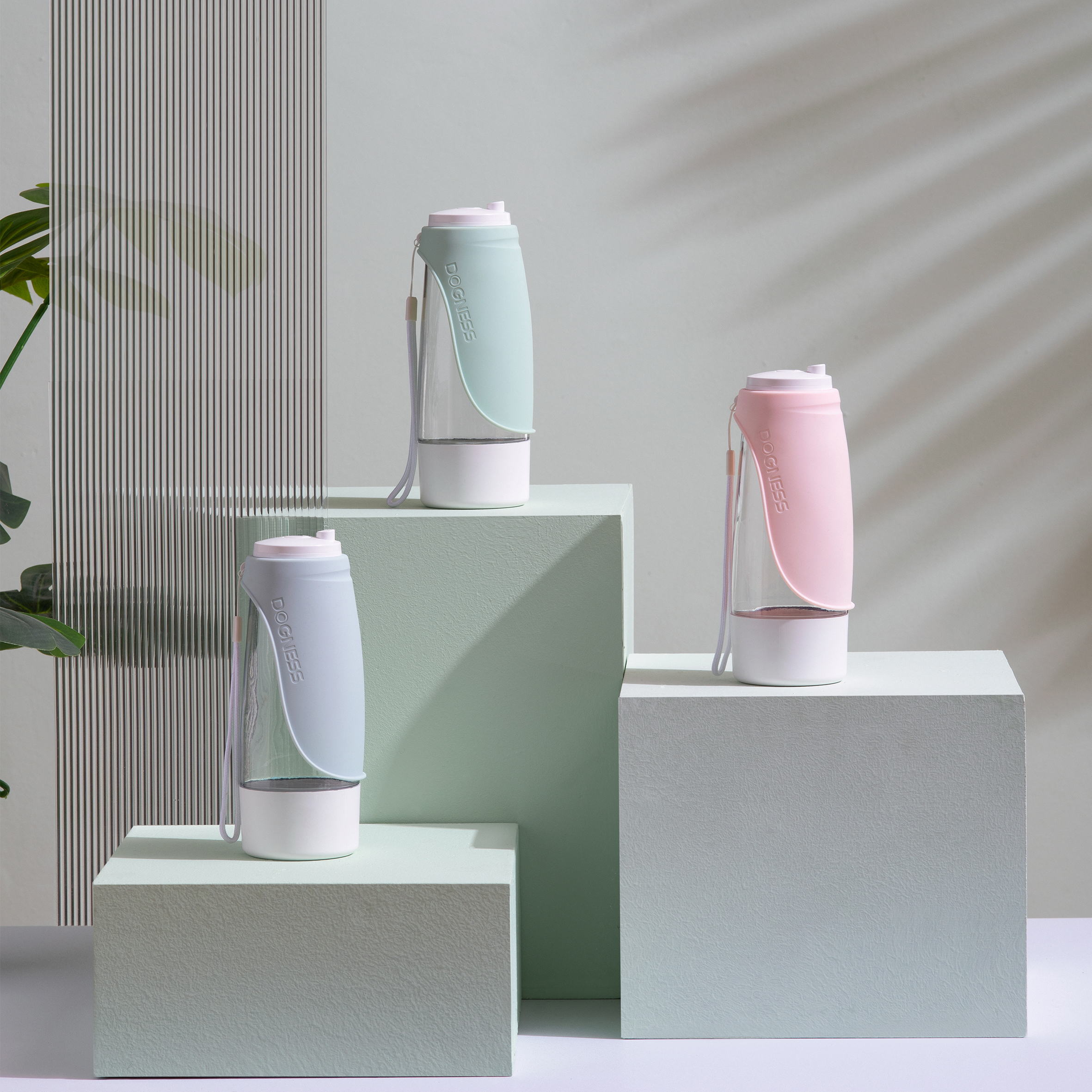 Pet multi-functional accompanying cup，Convenient cleaning，One key leak proof，Can be stored in water can be stored，Silicone folding sink，Turn over and drink，