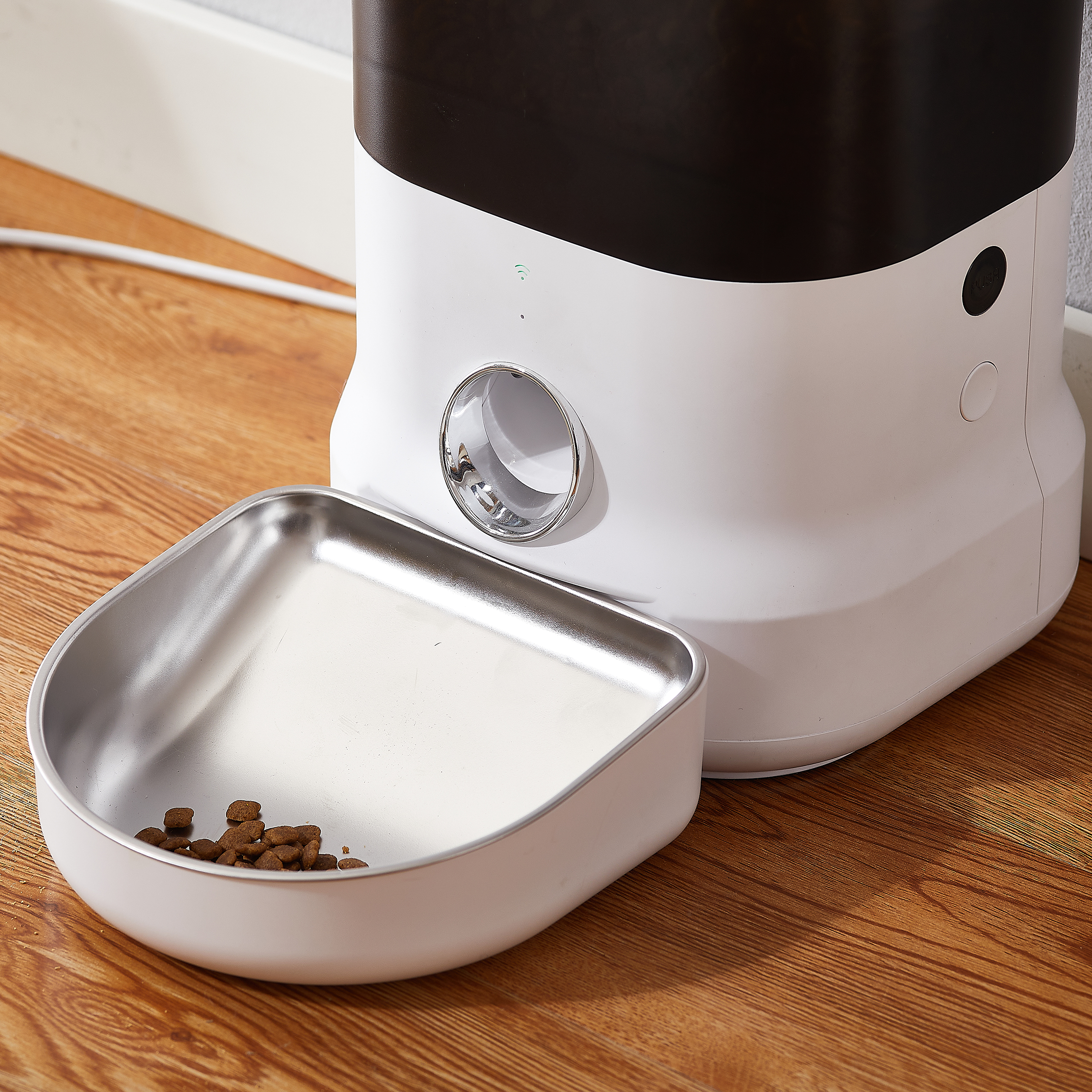 APP smart feeder，4L capacity，Timed dosing, remote feeding，Humanized Detail Design，Intelligent monitoring，Stainless Steel Food Tray，