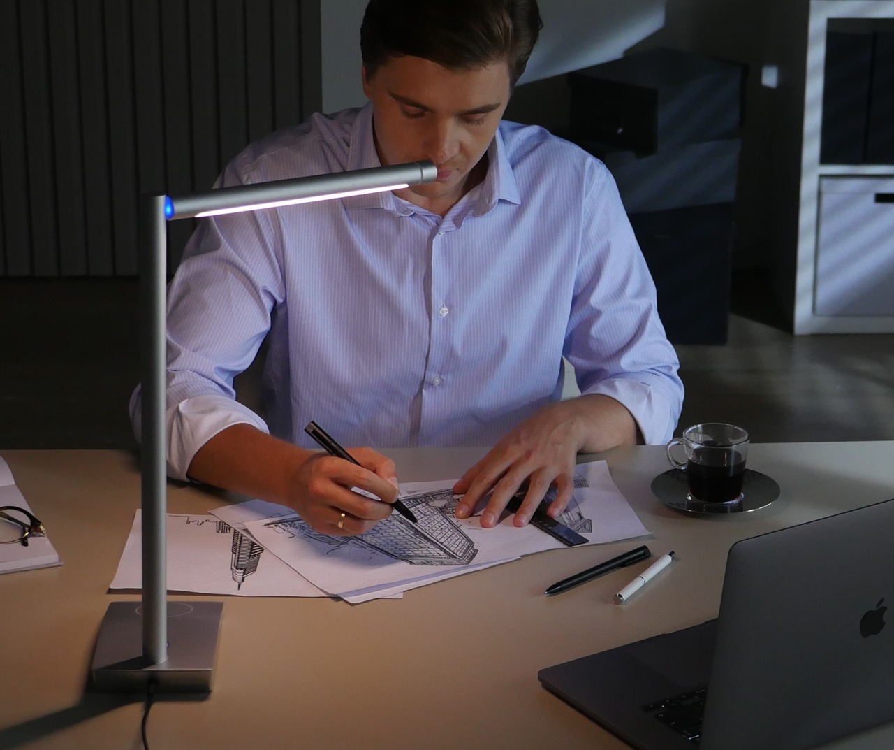 Desk lamp，multi-function，charge，