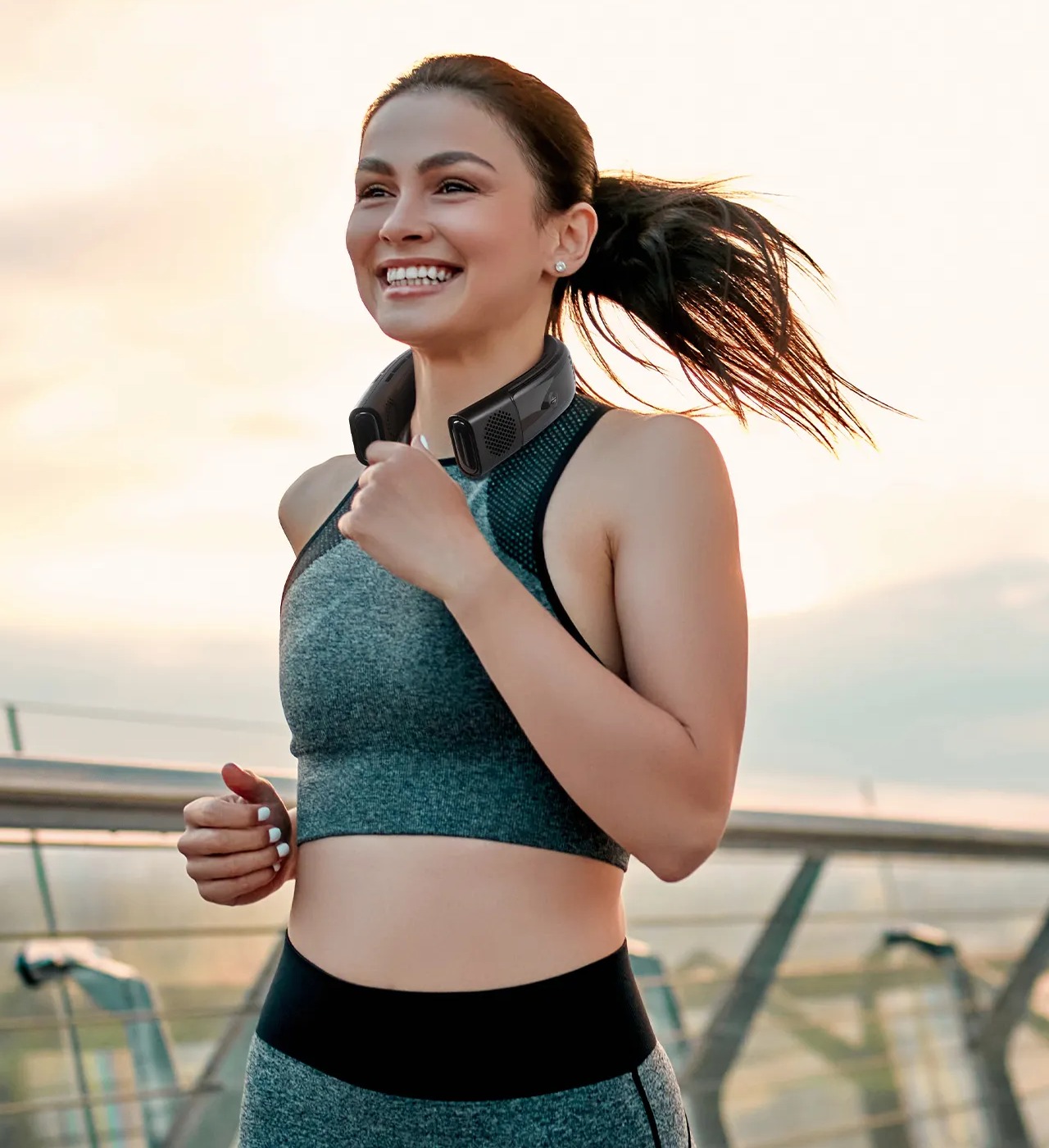 air conditioner，wear，halter ，