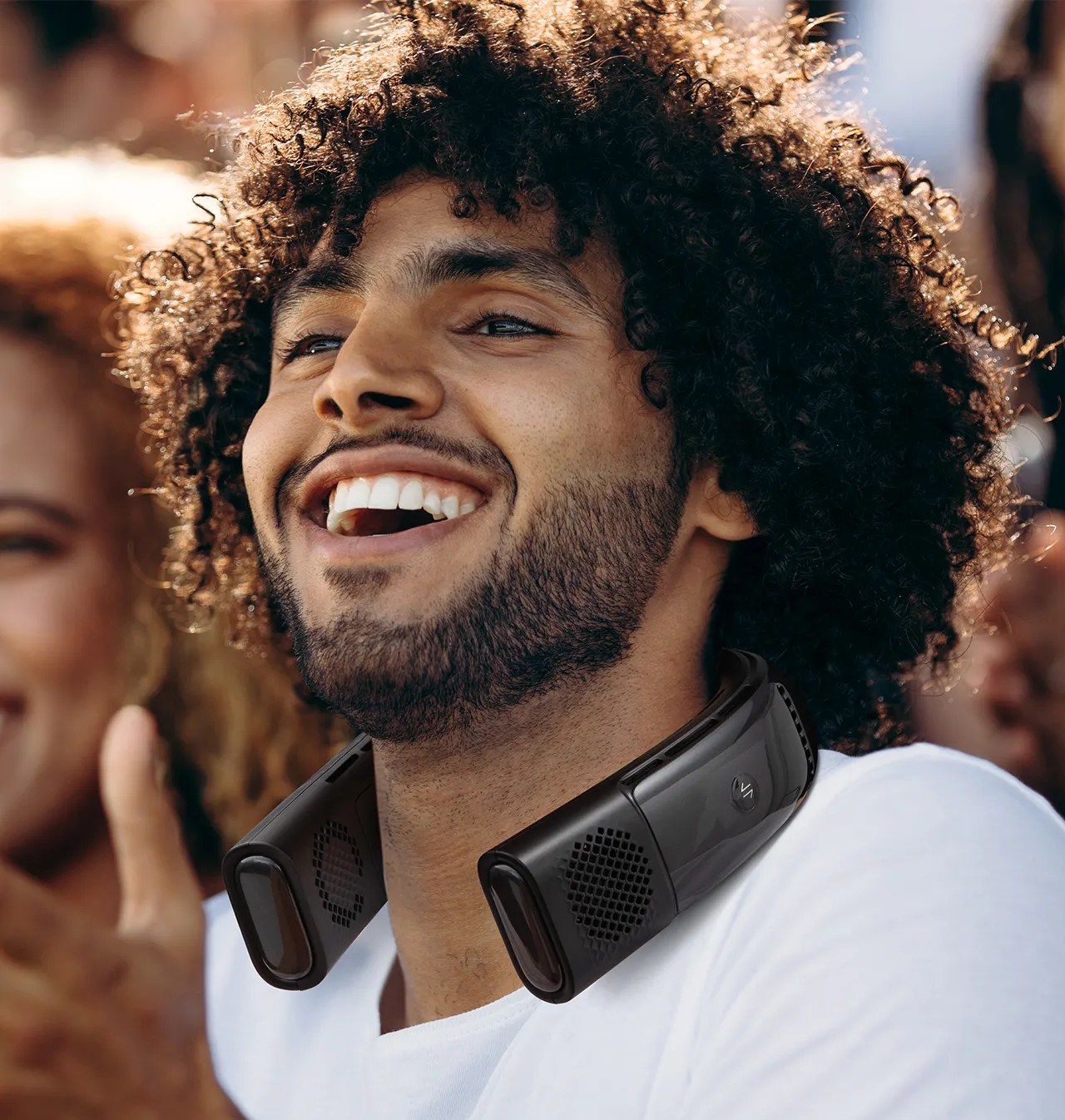 air conditioner，wear，halter ，