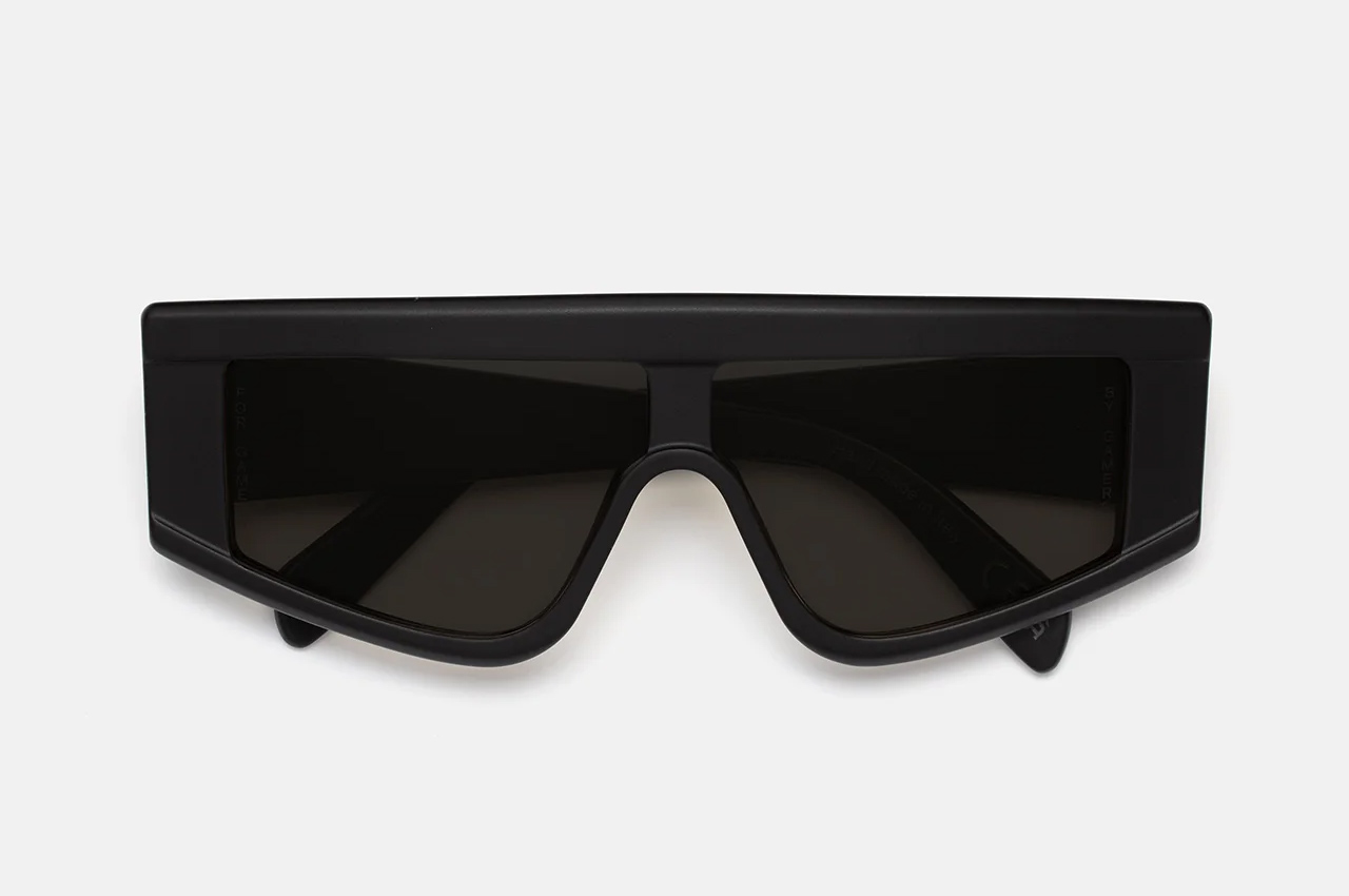 Sunglasses，Discoloration，game，