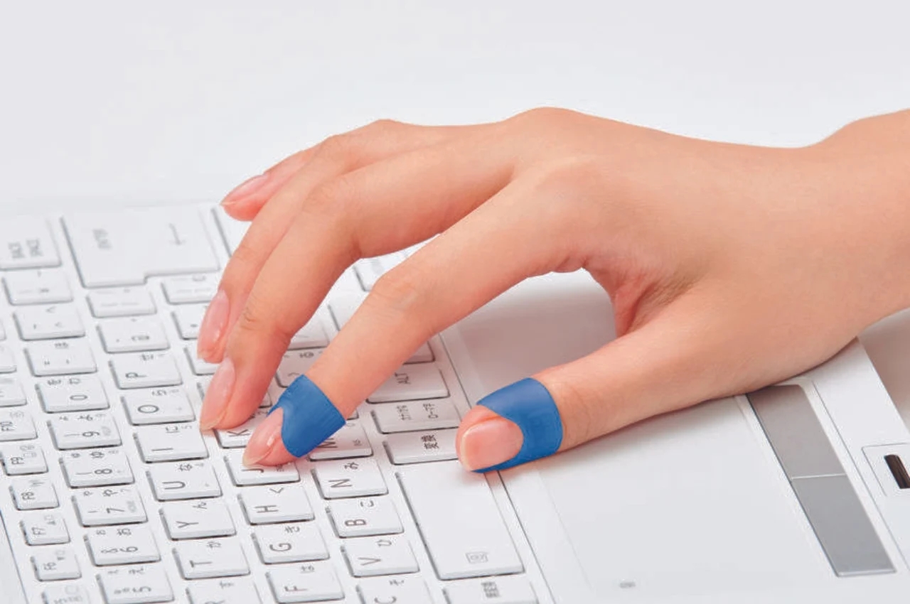 Turn a Book，paper，finger，