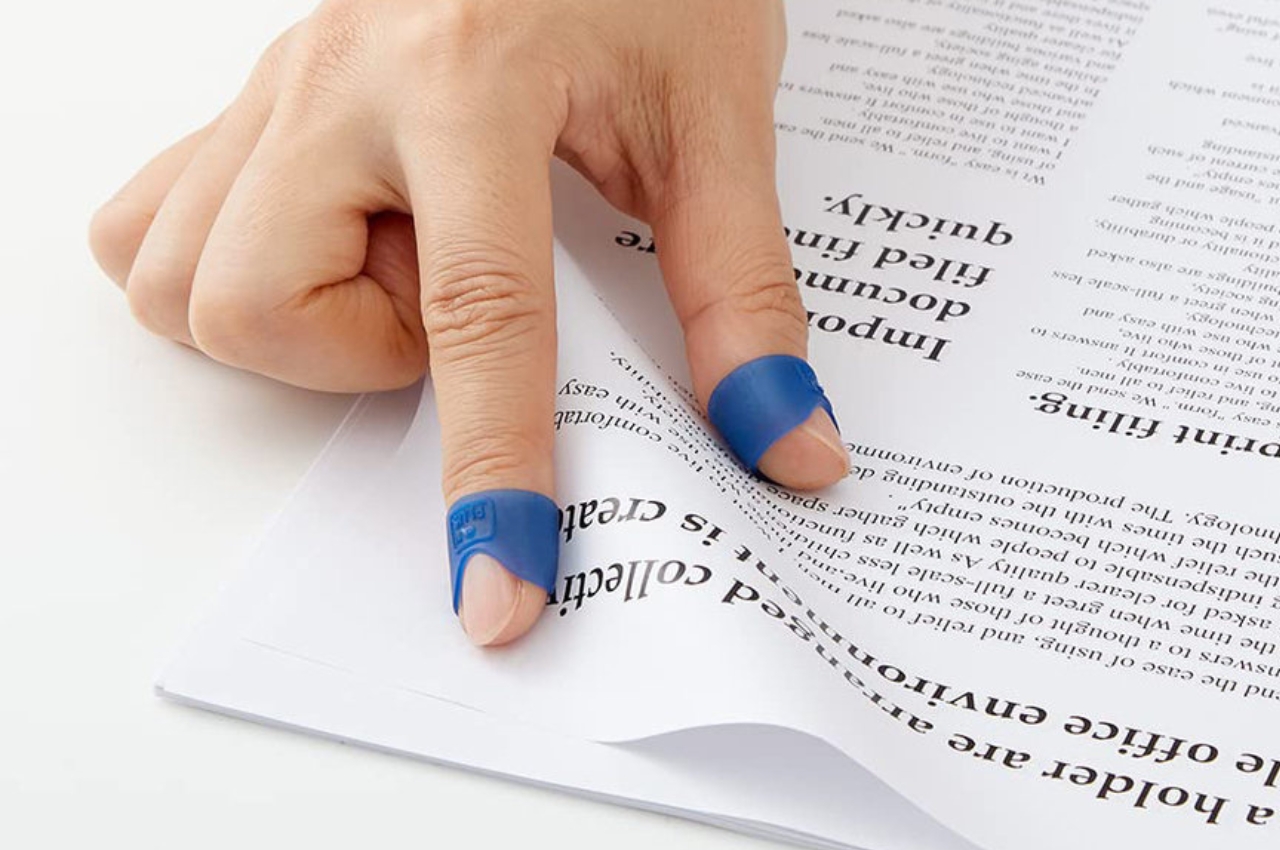 Turn a Book，paper，finger，