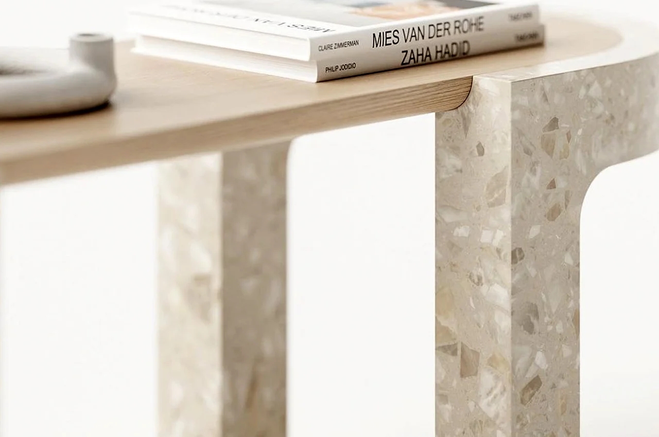 Coffee table，furniture，a living room，