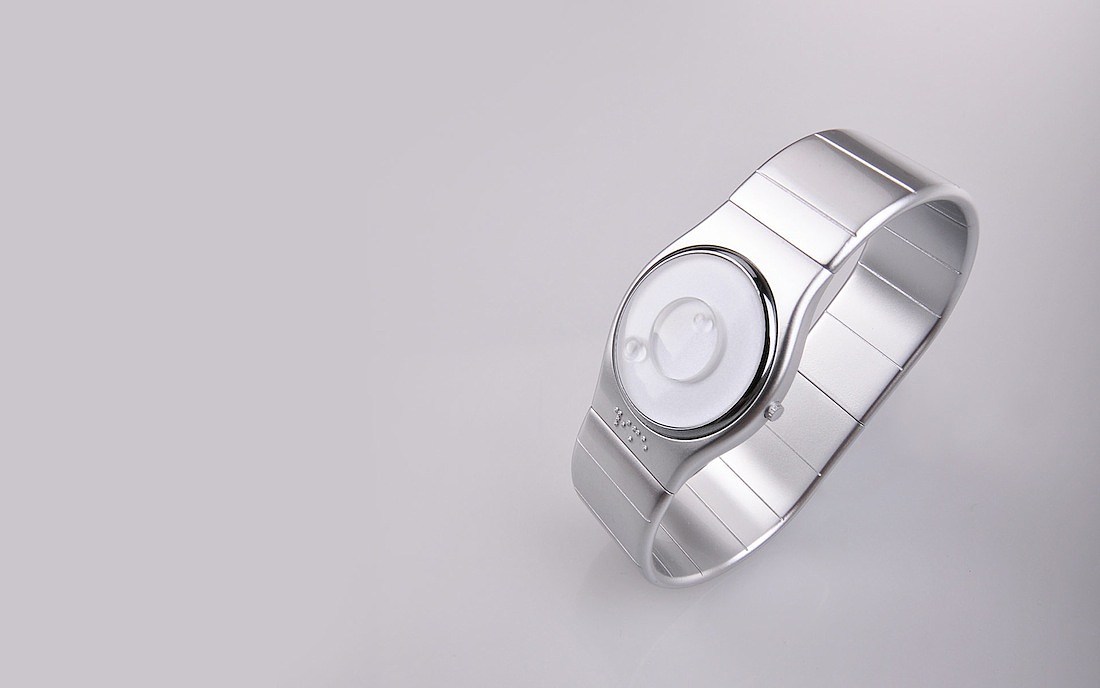 Wrist watch，blind，disadvantaged，