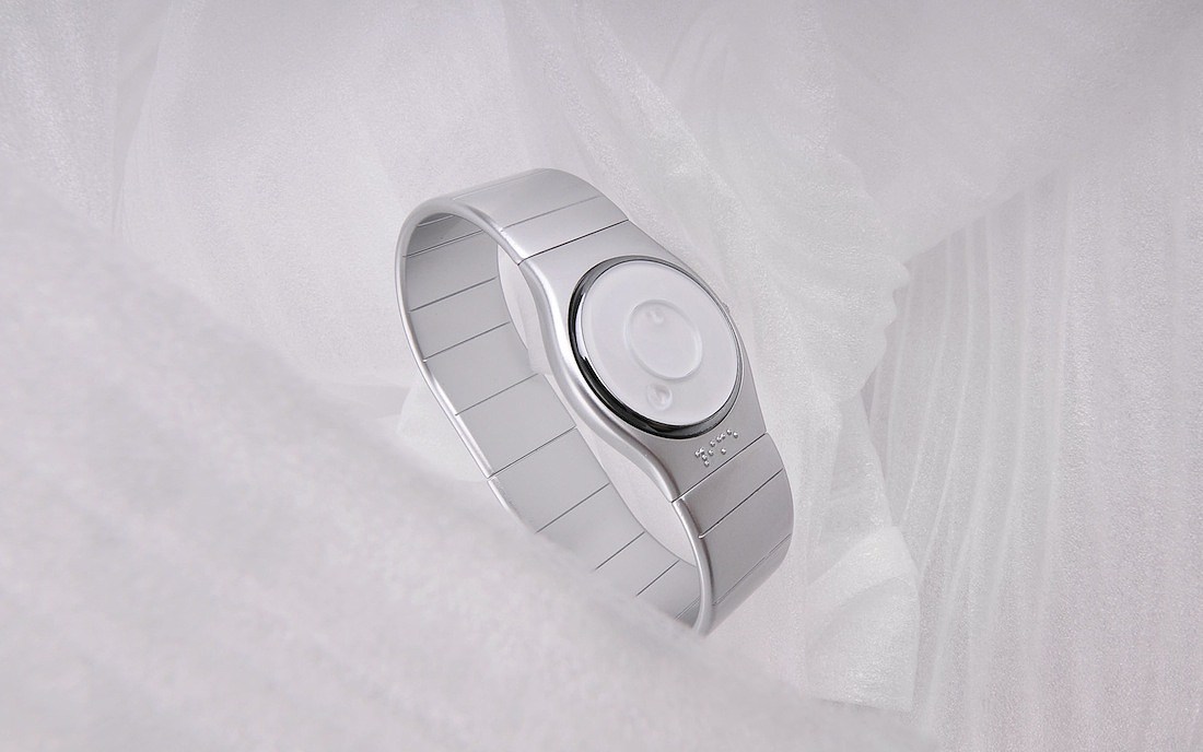 Wrist watch，blind，disadvantaged，