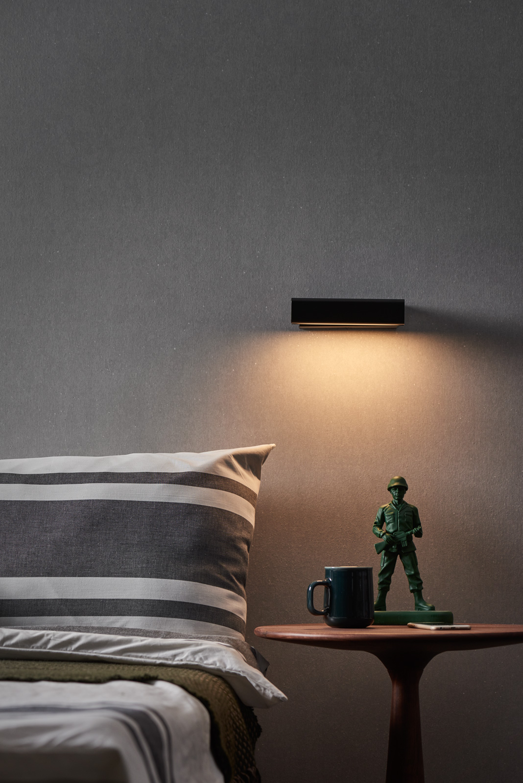 Bedside lamp，Warm light，Metal，geometry，