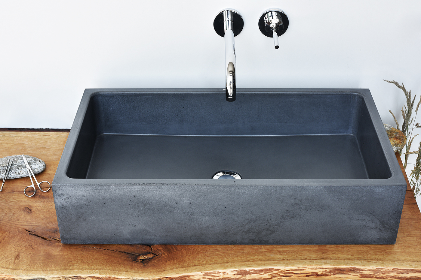 Wash basin，concrete，wood，