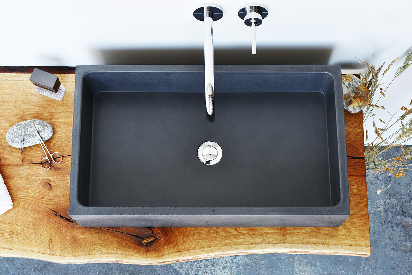 Wash basin，concrete，wood，