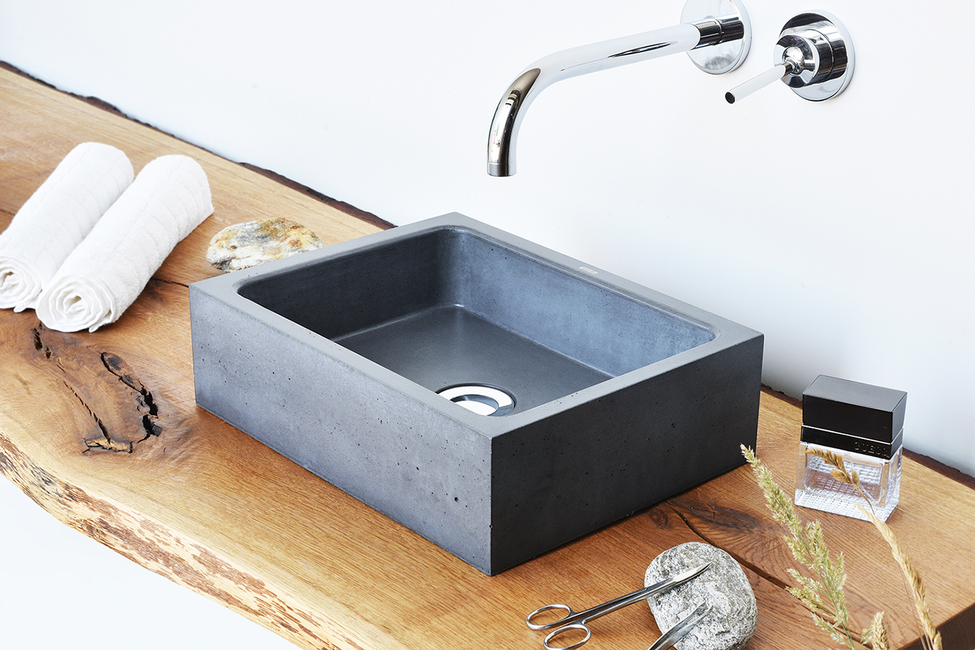 Wash basin，concrete，wood，