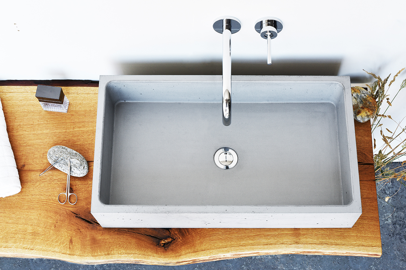 Wash basin，concrete，wood，