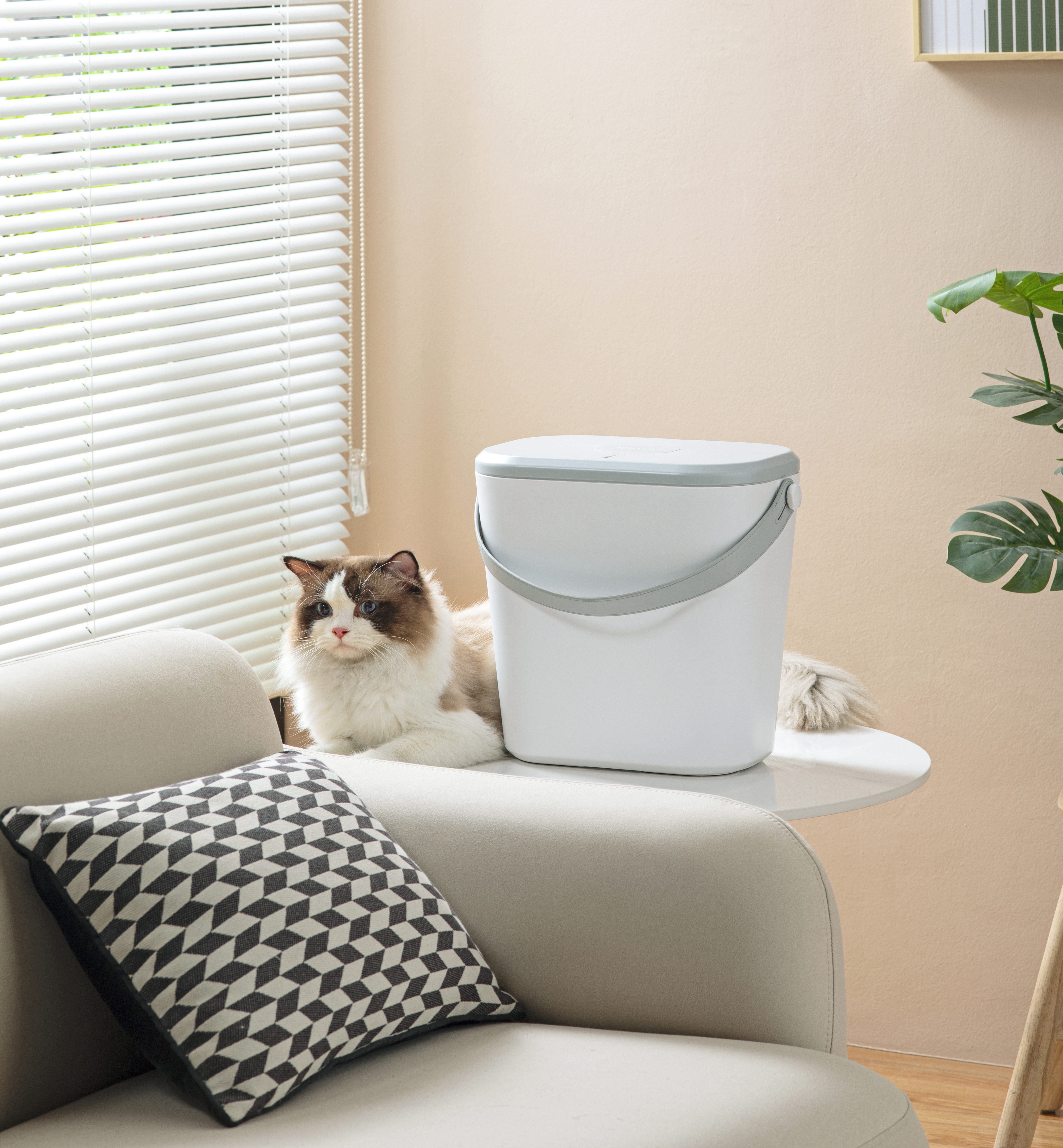 vacuum grain storage barrel，One-key automatic vacuum pumping，One key pressure relief，12L large capacity，Convenient magnetic charging，Food grade melamine grain barrel material，