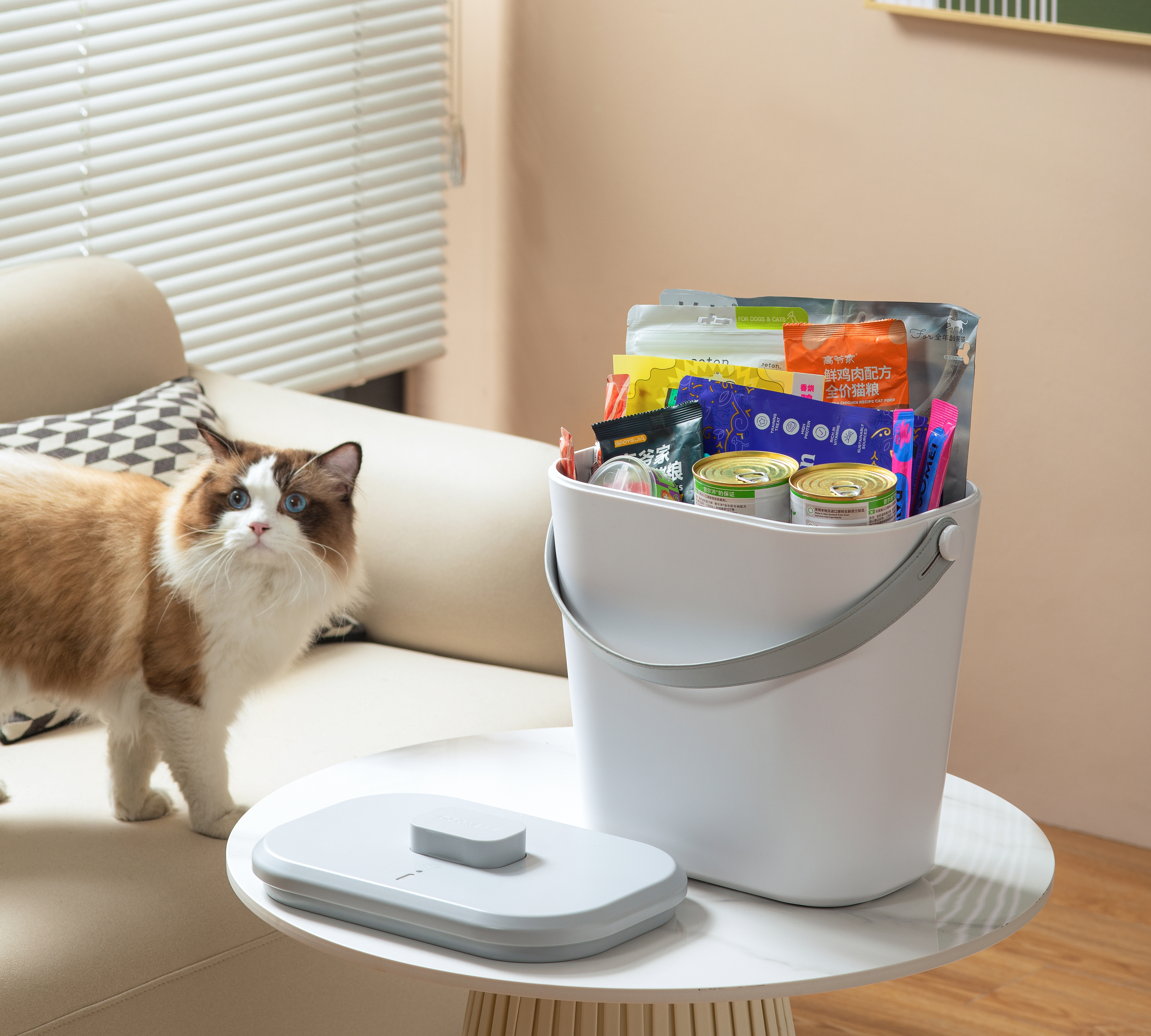 vacuum grain storage barrel，One-key automatic vacuum pumping，One key pressure relief，12L large capacity，Convenient magnetic charging，Food grade melamine grain barrel material，