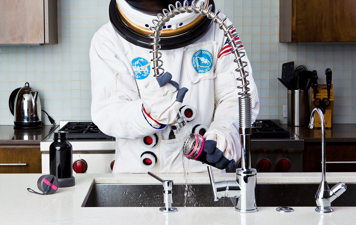 clean，Repetitive design，Water bottle design，