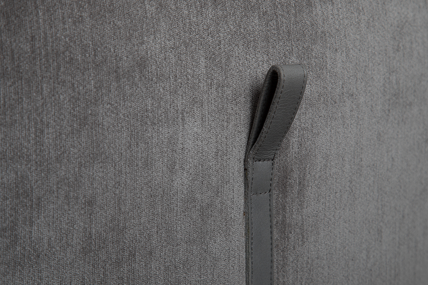 LOOP CHAIR—，comfortable，chair，furniture，