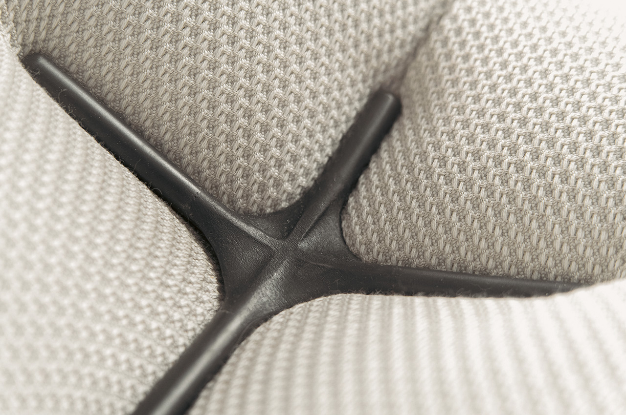 chair，furniture，Peach Easy Chair，Annabella Hevesi，