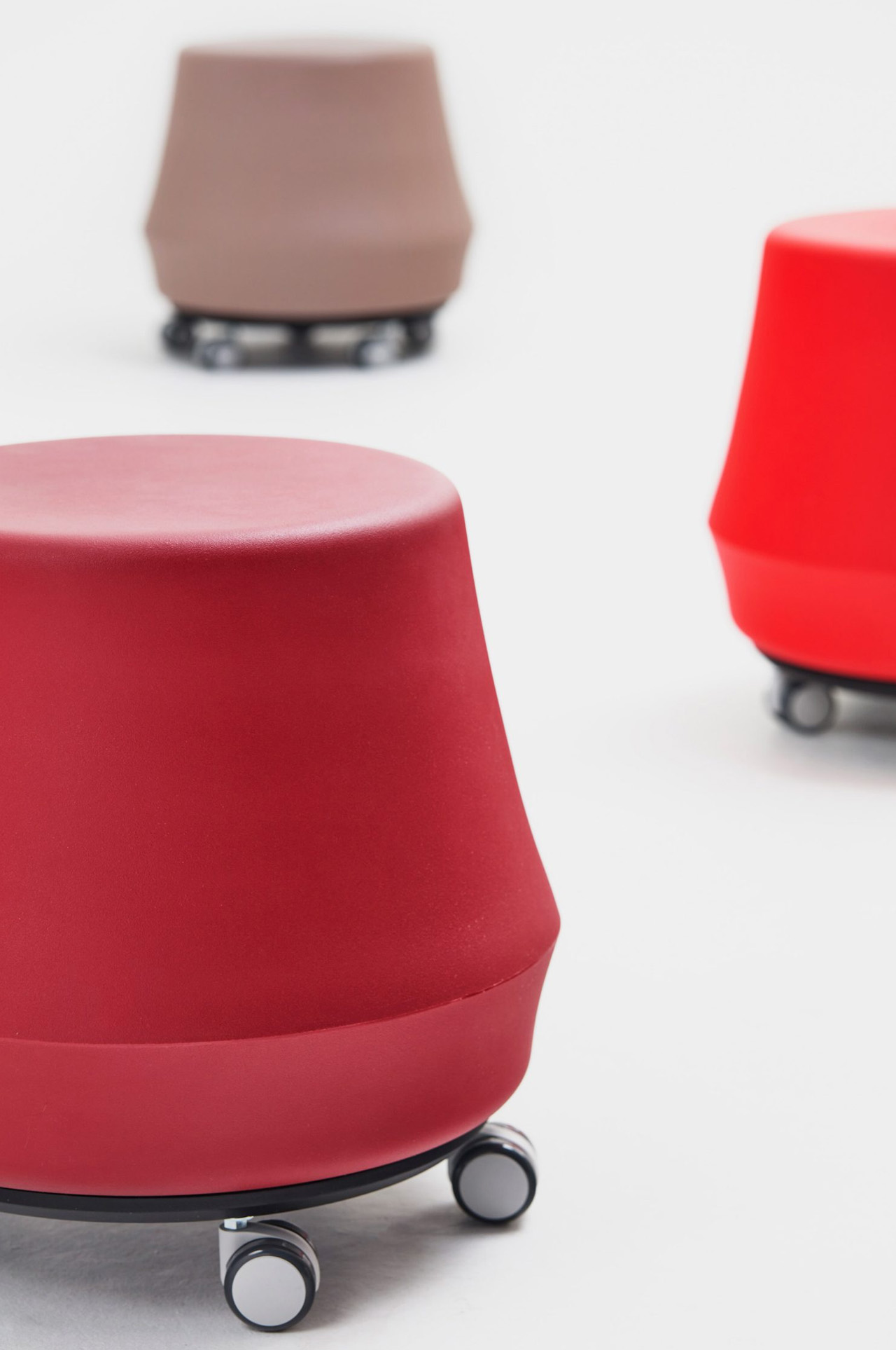 Derlot，Alexander Lotersztai，product design，chair，low stool，