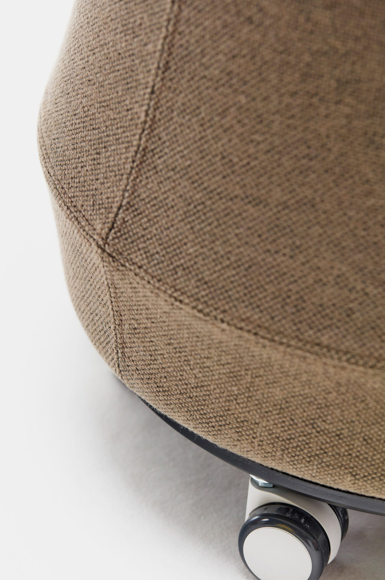 Derlot，Alexander Lotersztai，product design，chair，low stool，