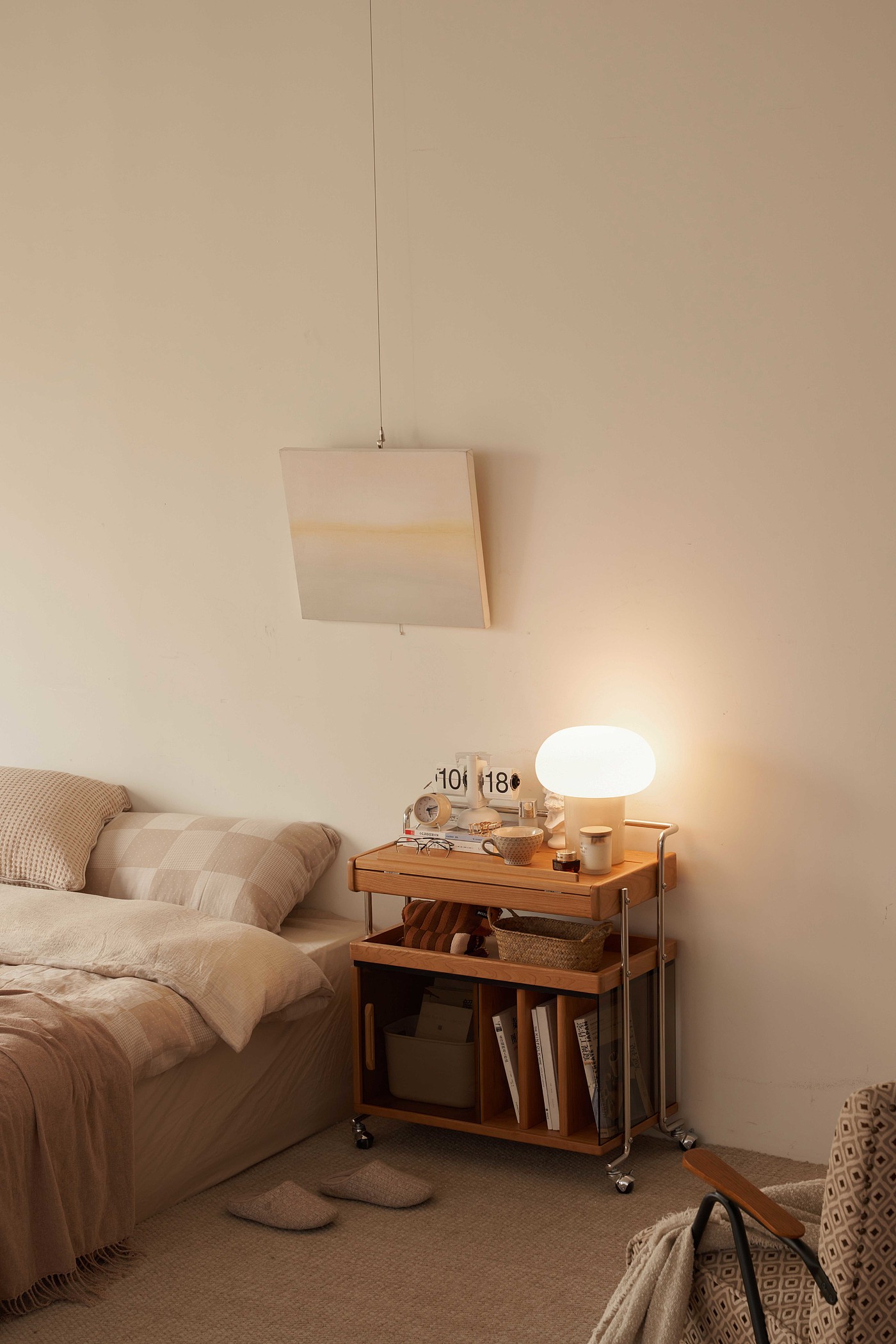 furniture design ，Solid wood furniture，industrial design，Original design，Mobile Side Cabinet，