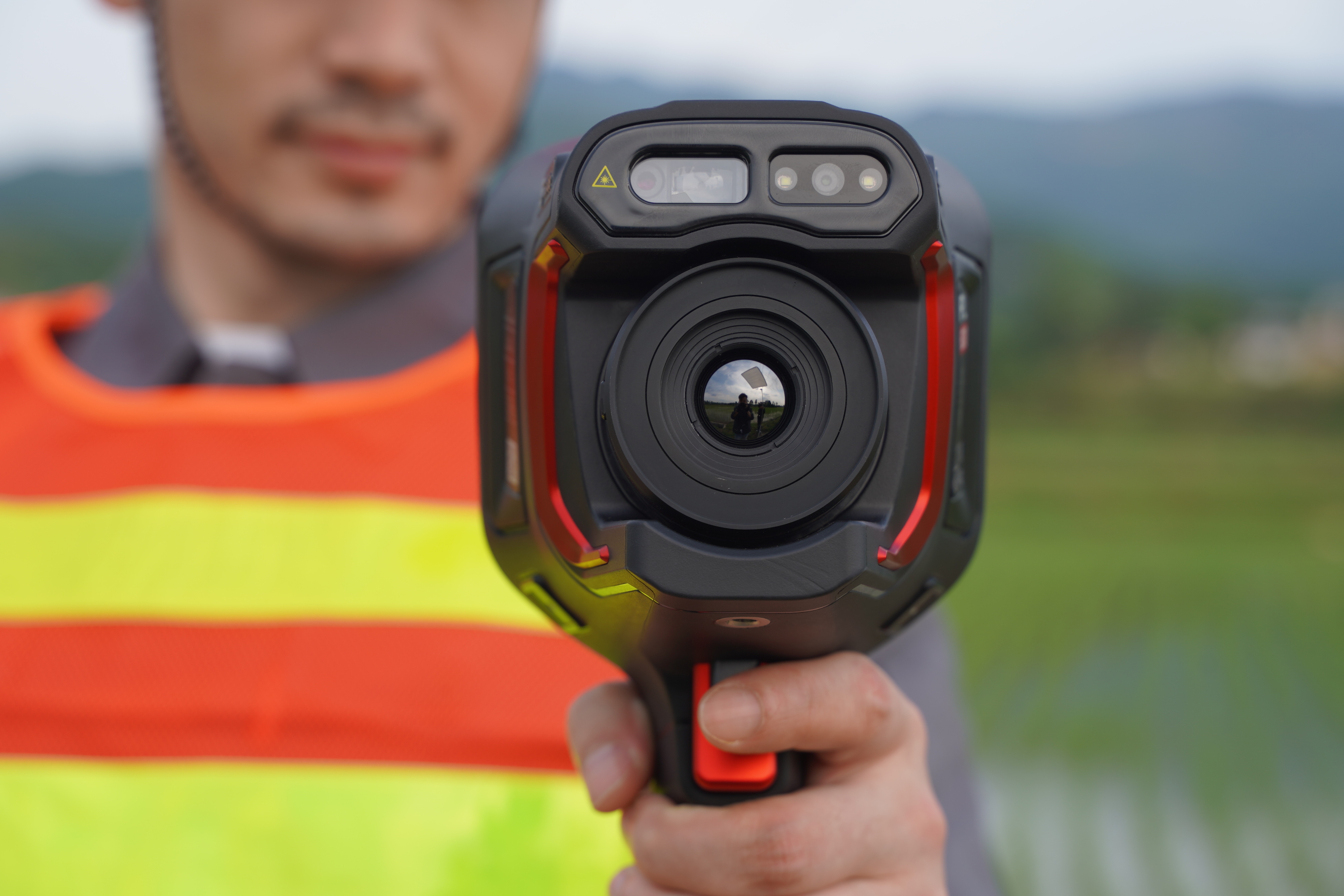 Infrared thermal imager，Hand self-focusing，