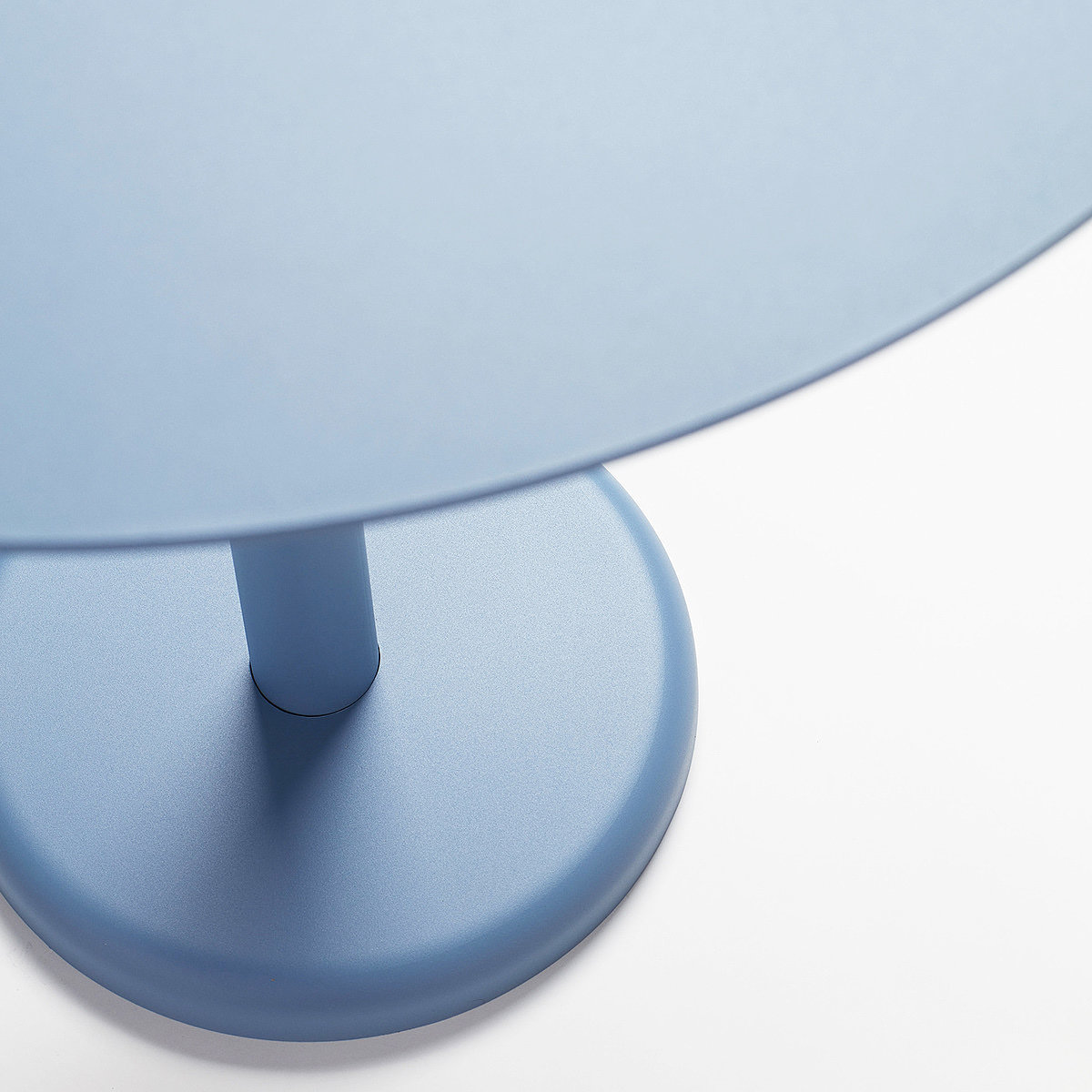 On Meridio，stool，Table，furniture，