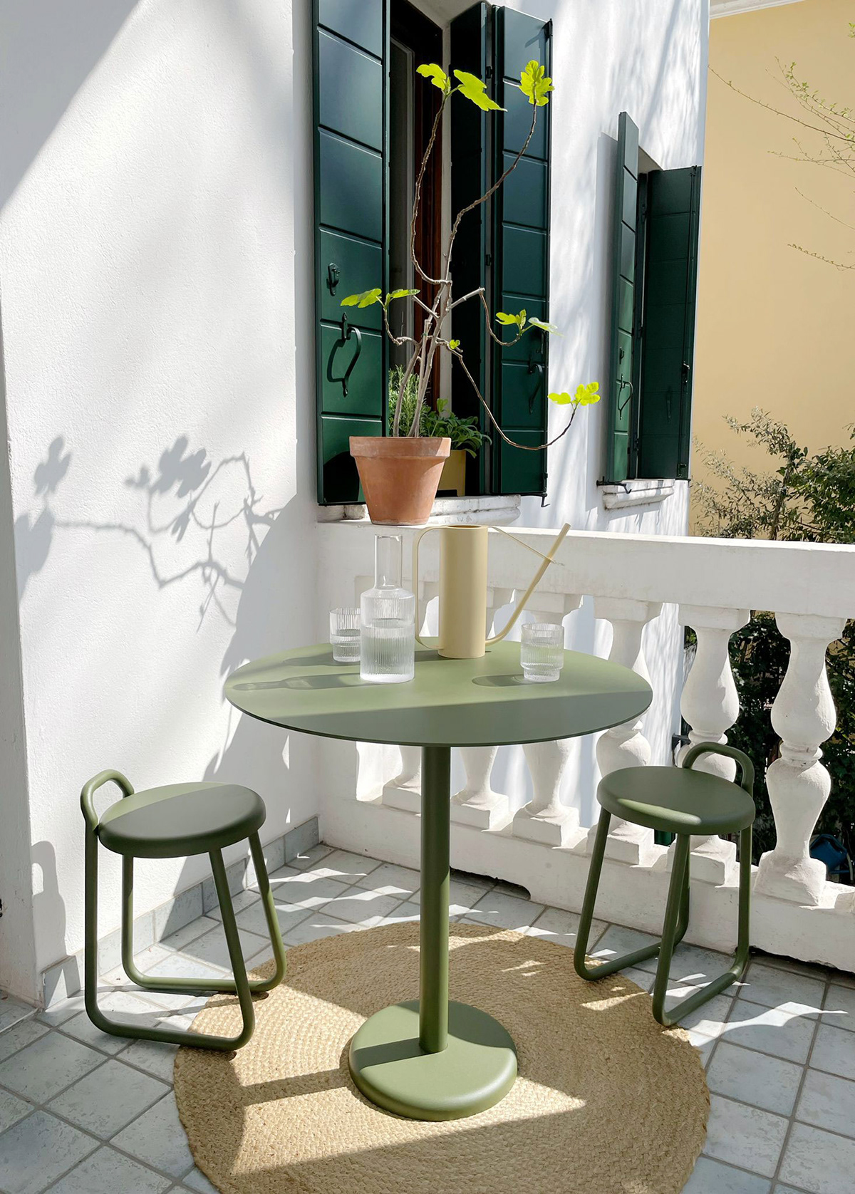 On Meridio，stool，Table，furniture，