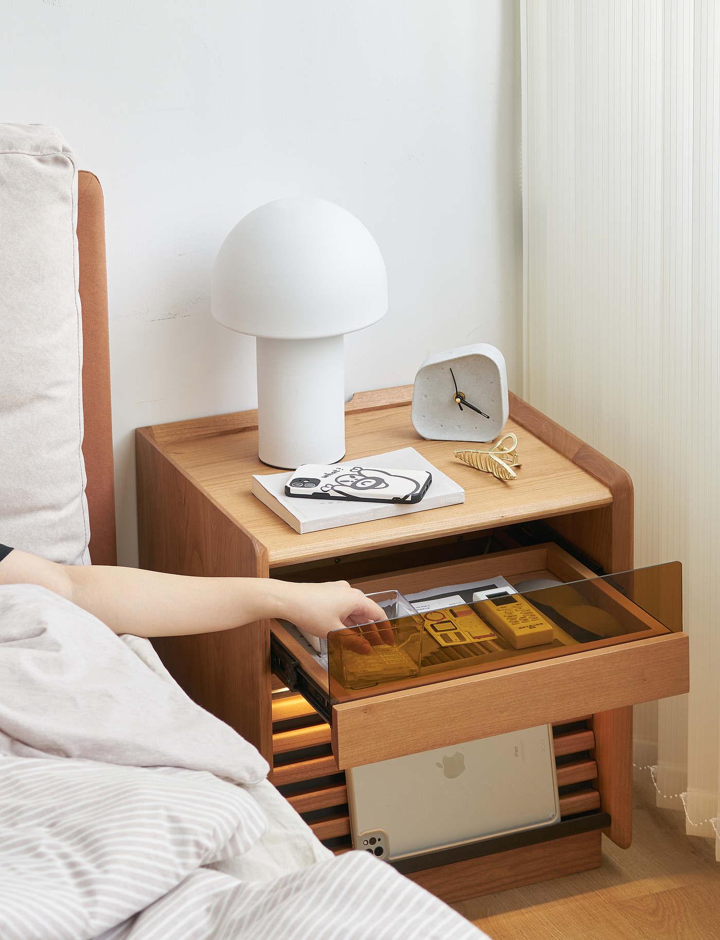 Solid wood furniture，furniture design ，product design，bedside cupboard，