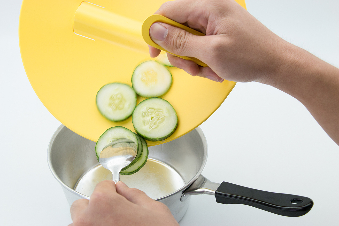 Test temperature，spoon，lid，Pot rack，yellow，Receive，Chopping board，Cut hand，kitchen knife，