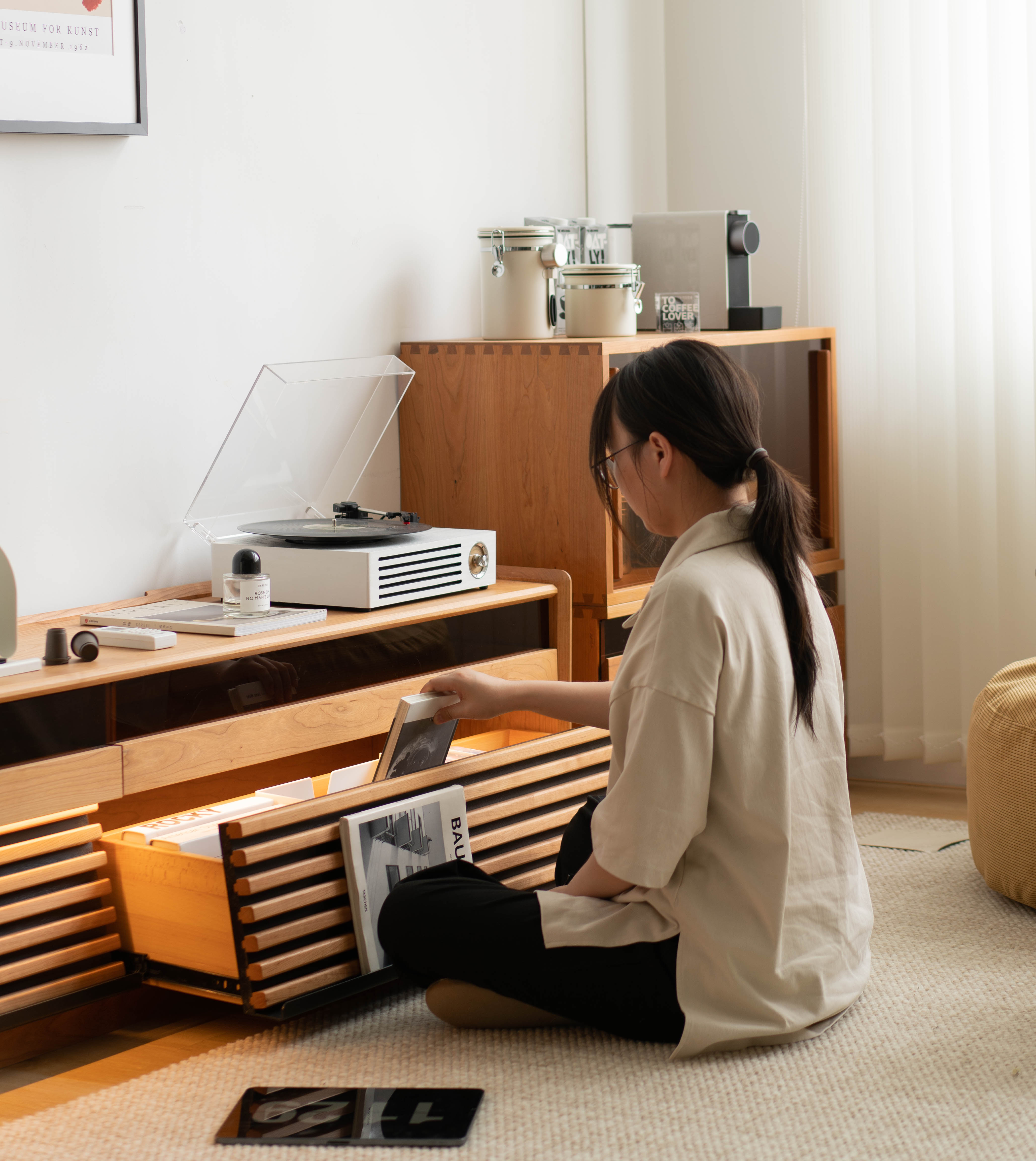 Solid wood furniture，furniture design ，product design，TV cabinet，No main lamp，Atmosphere lamp，