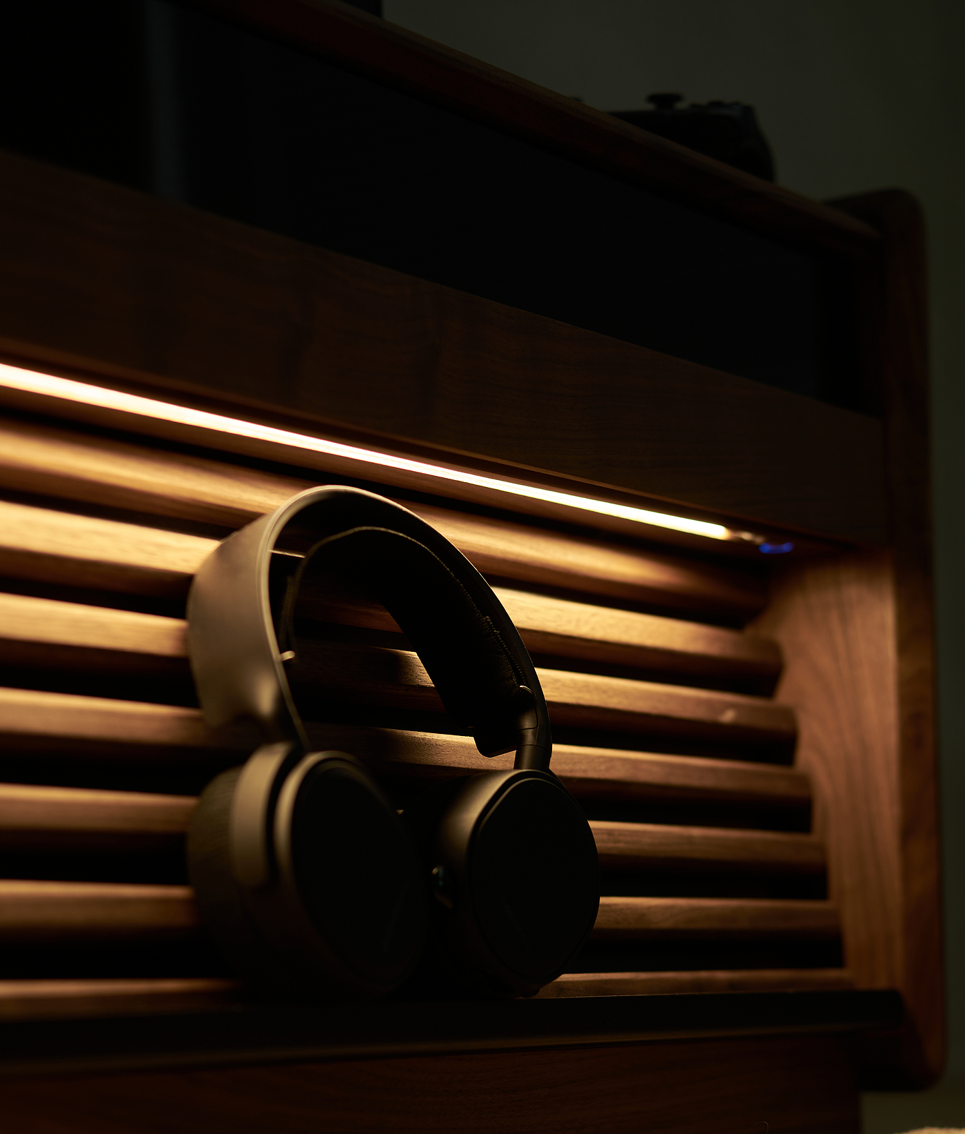 Solid wood furniture，furniture design ，product design，TV cabinet，No main lamp，Atmosphere lamp，