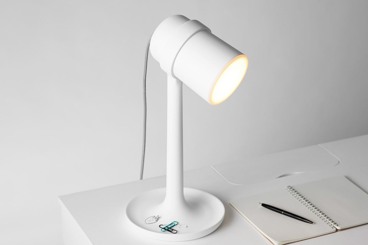 Desk lamp，white，Plain and clean，