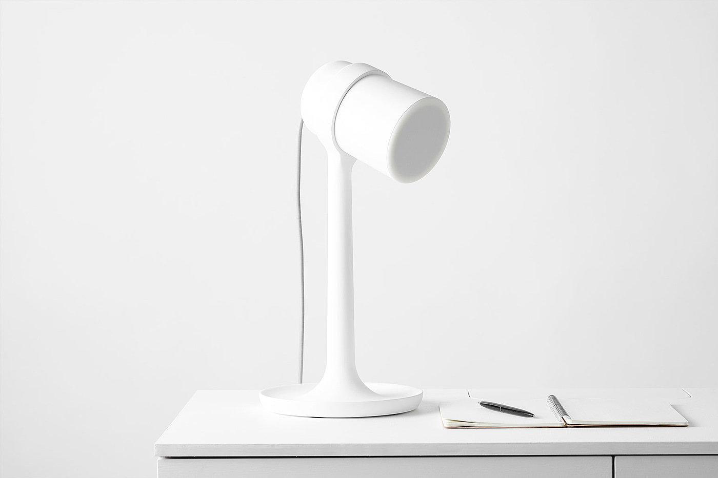 Desk lamp，white，Plain and clean，
