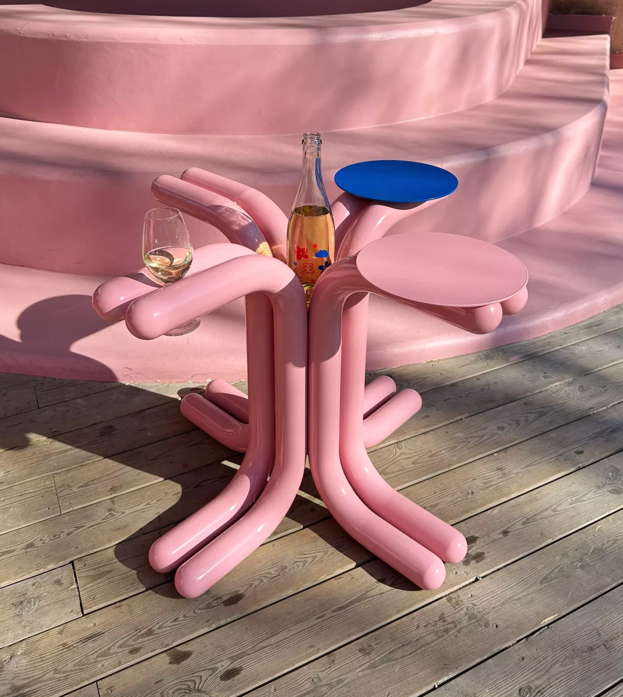 Wine table，stable，furniture design ，dream，