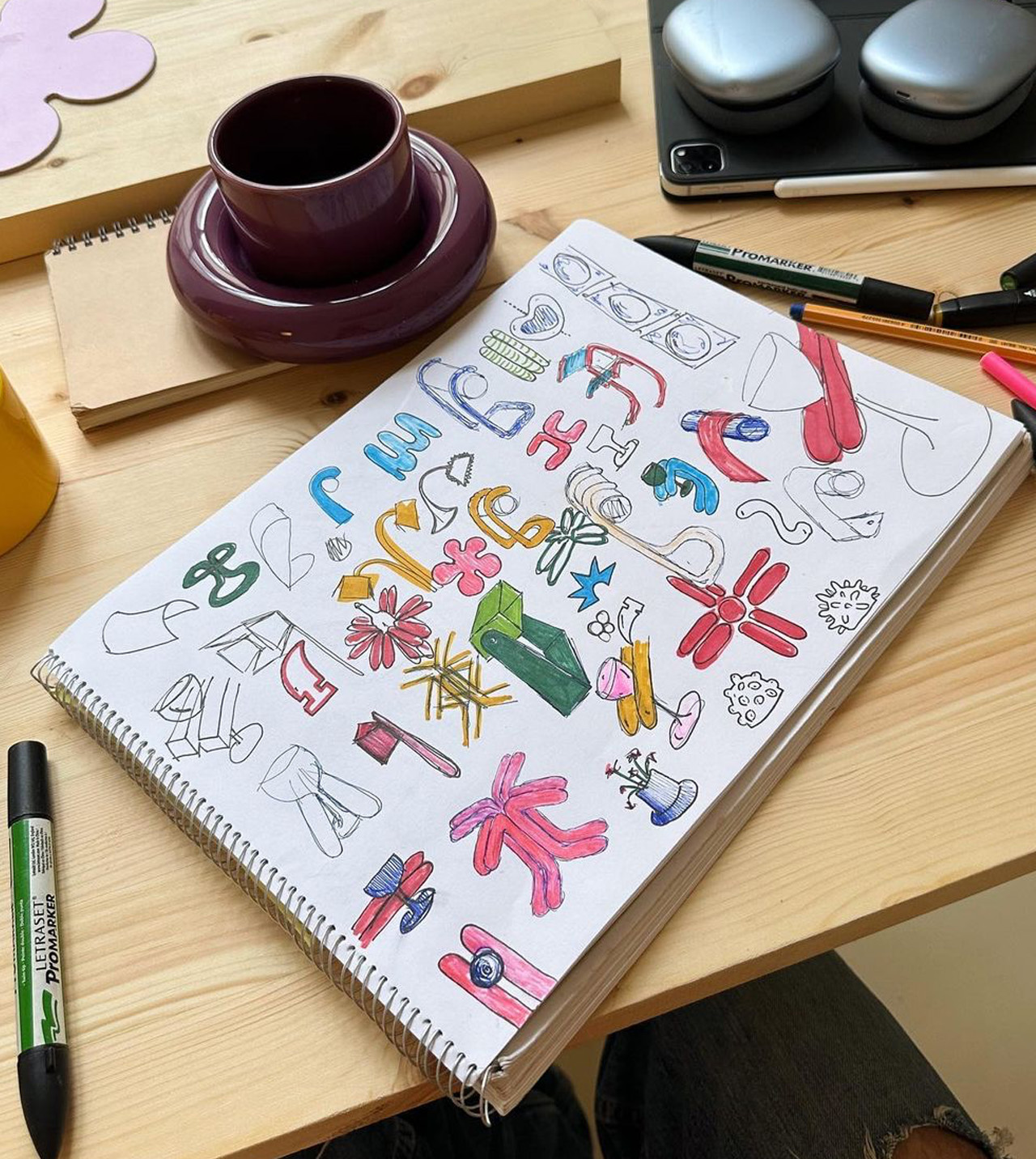 Wine table，stable，furniture design ，dream，