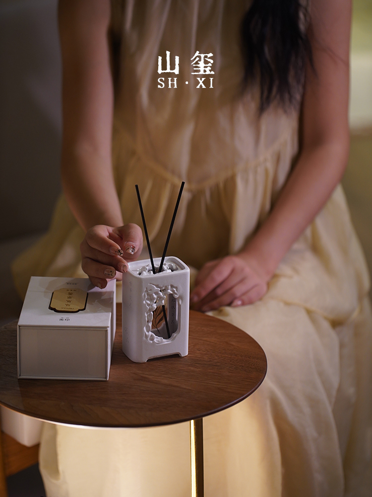 Taihu lake stone，Incense diffuser，The scenery melts into the window，There is a view in the window，Flameless Aromatherapy，Cultural creation，