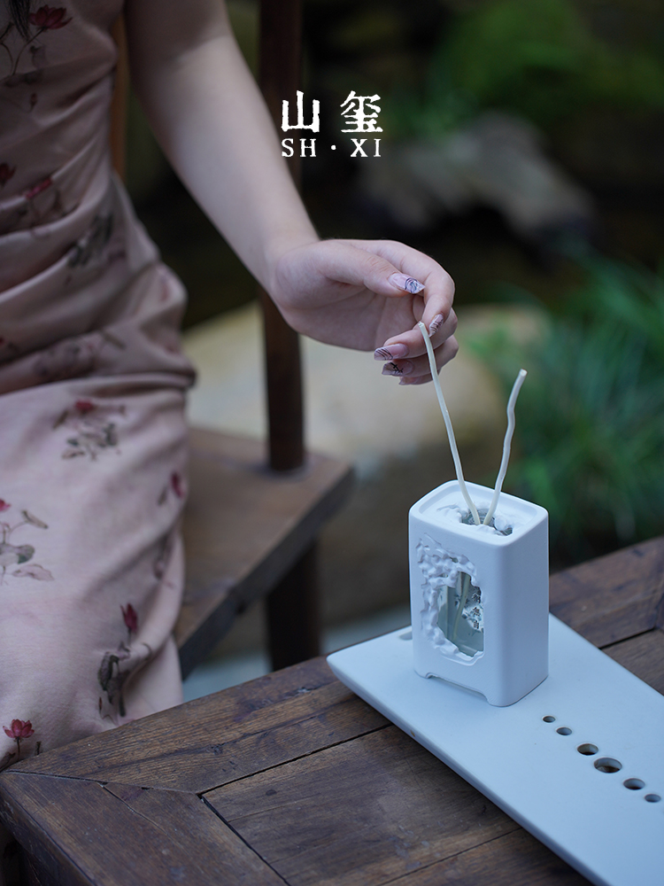 Taihu lake stone，Incense diffuser，The scenery melts into the window，There is a view in the window，Flameless Aromatherapy，Cultural creation，