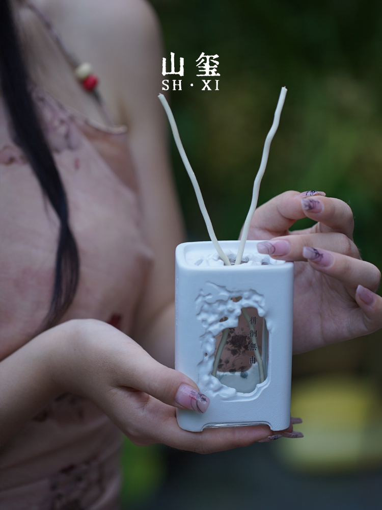 Taihu lake stone，Incense diffuser，The scenery melts into the window，There is a view in the window，Flameless Aromatherapy，Cultural creation，