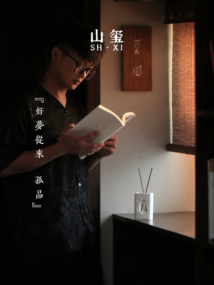 Taihu lake stone，Incense diffuser，The scenery melts into the window，There is a view in the window，Flameless Aromatherapy，Cultural creation，