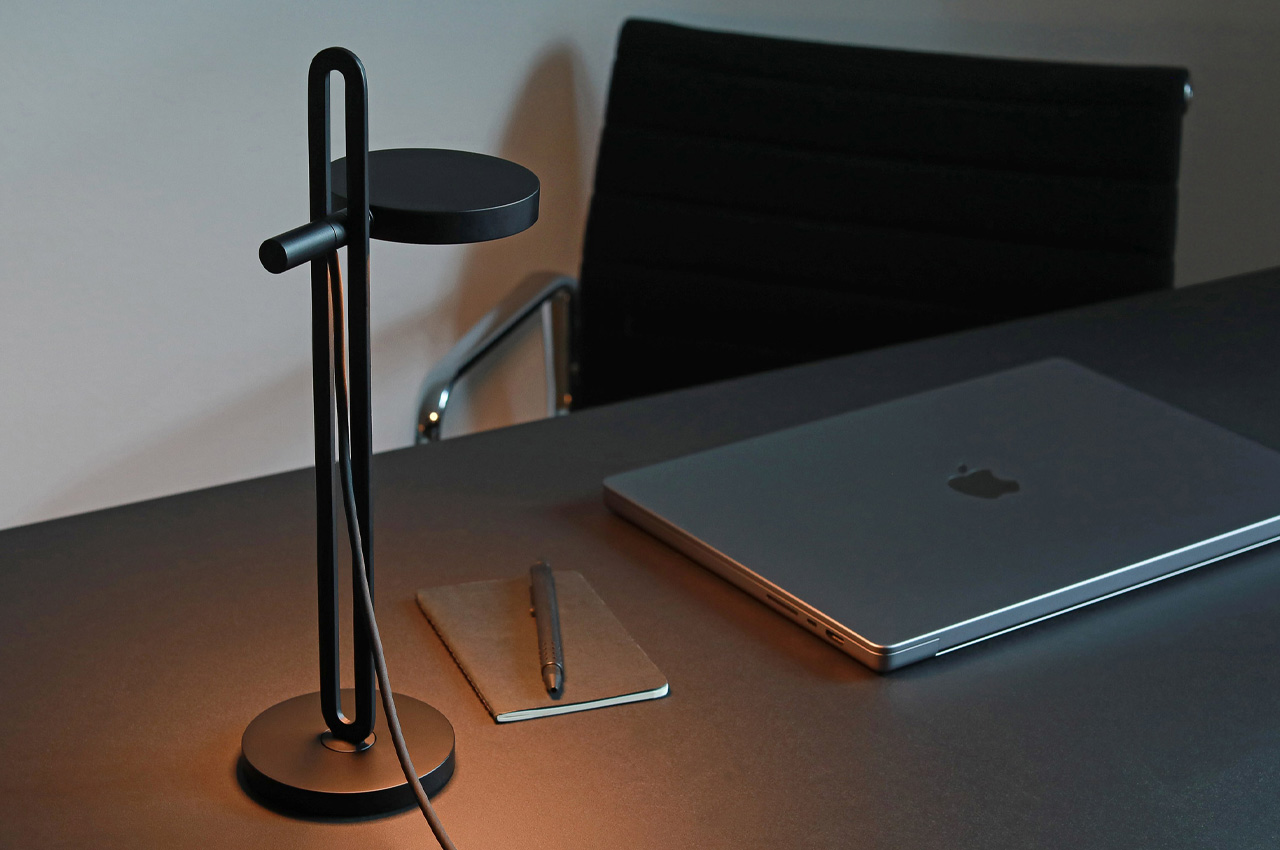 Desk lamp，lighting，simple style ，