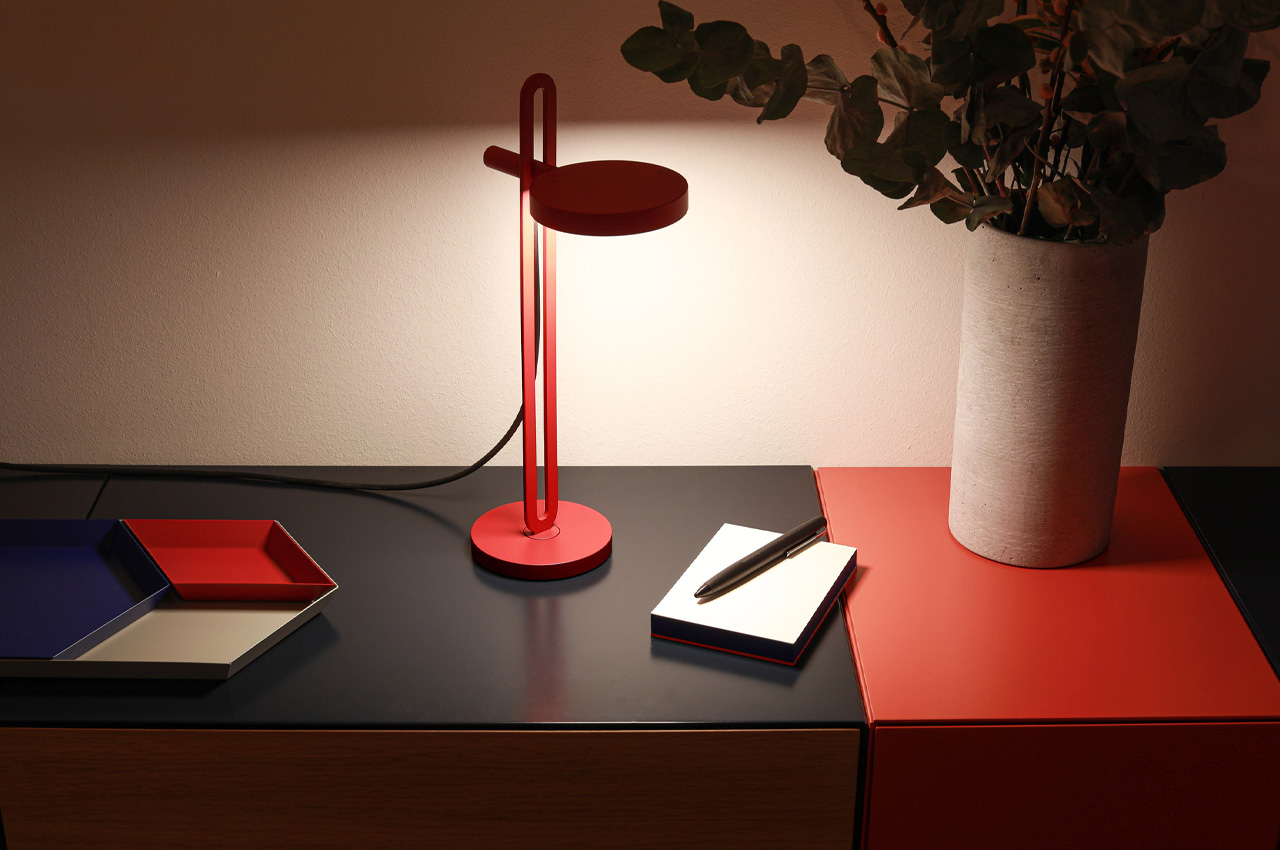 Desk lamp，lighting，simple style ，
