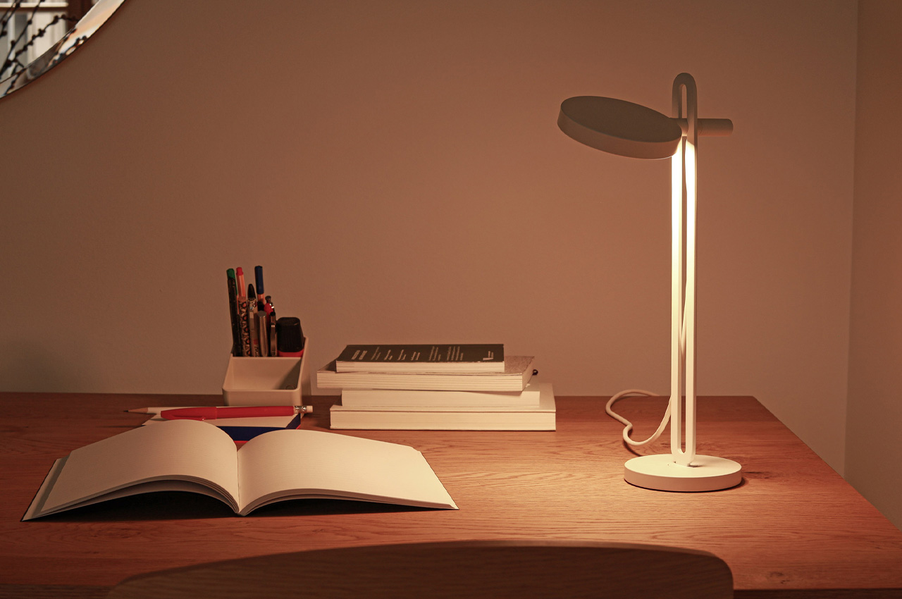 Desk lamp，lighting，simple style ，