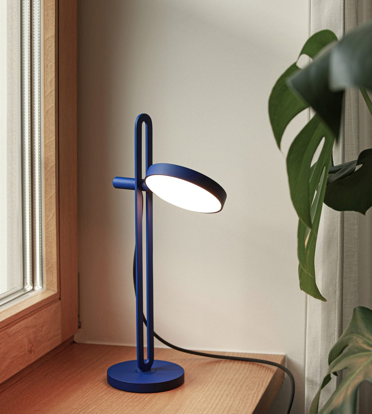 Desk lamp，lighting，simple style ，