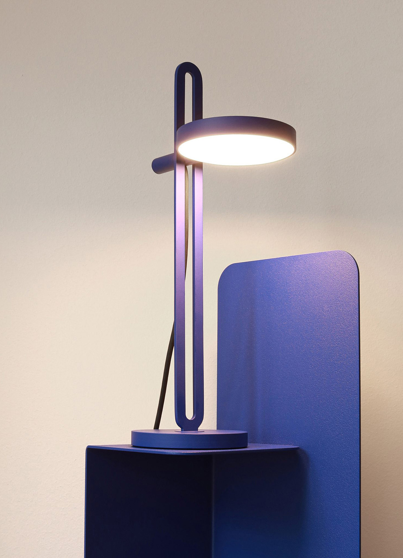 Desk lamp，lighting，simple style ，