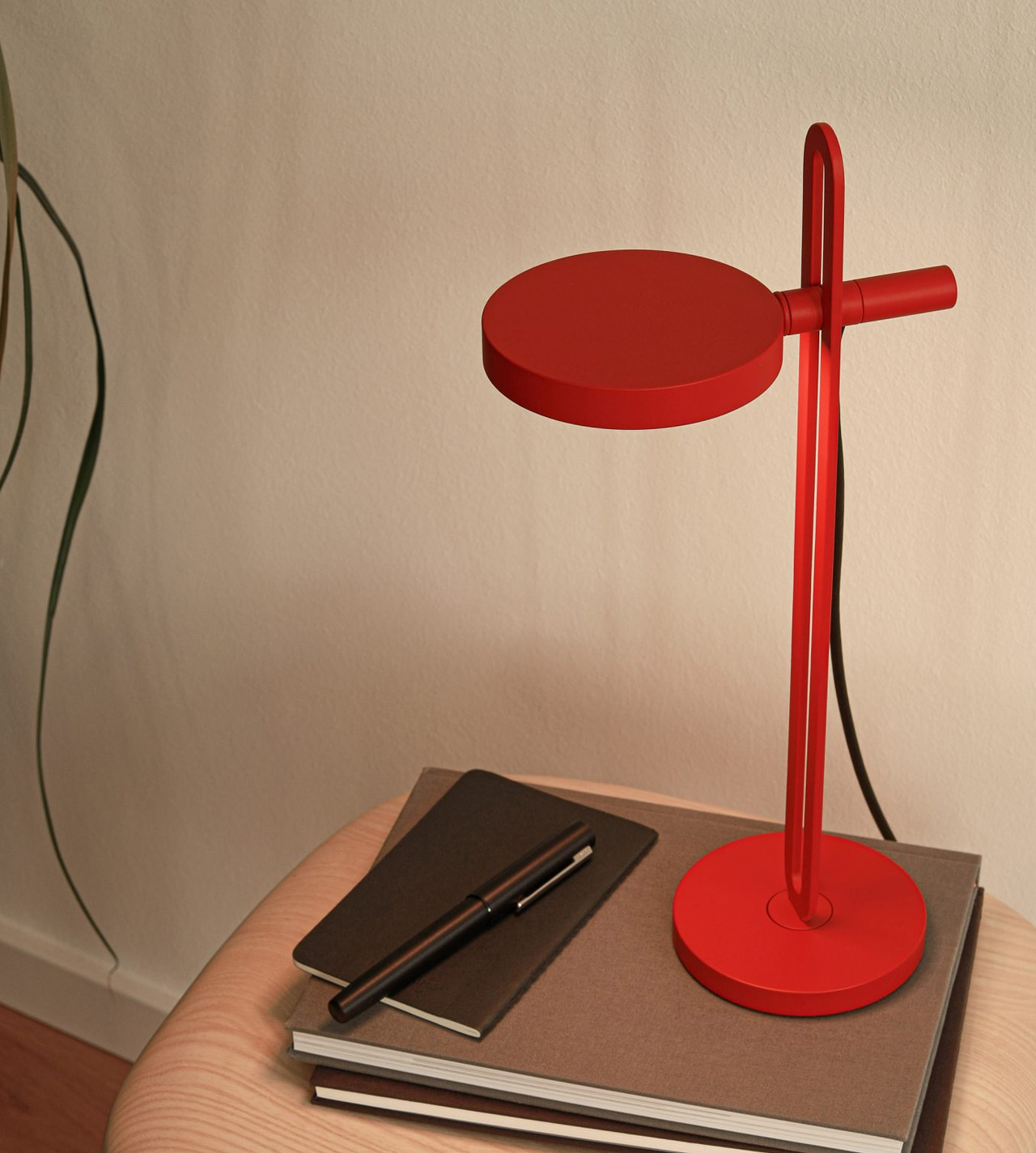 Desk lamp，lighting，simple style ，