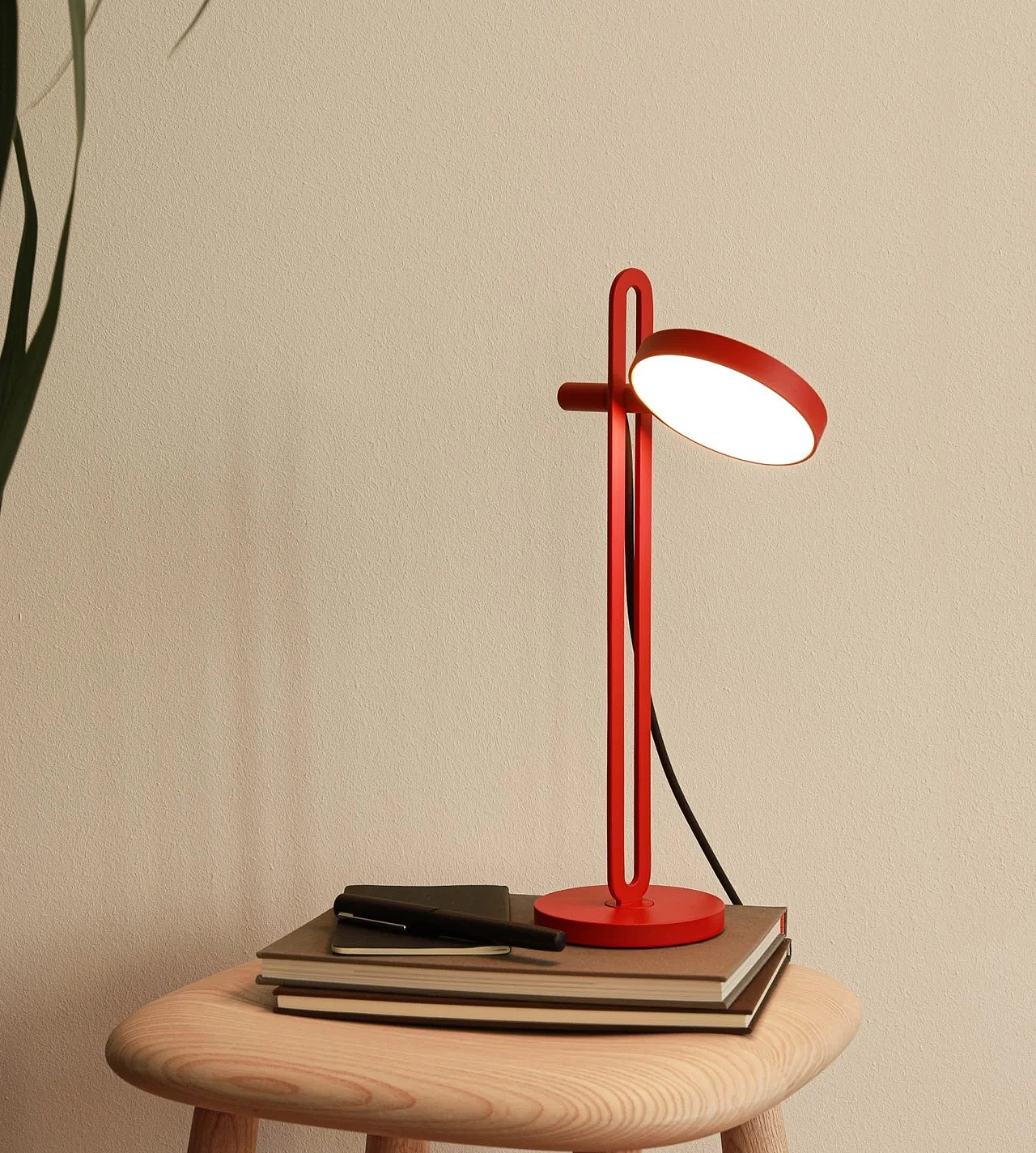 Desk lamp，lighting，simple style ，