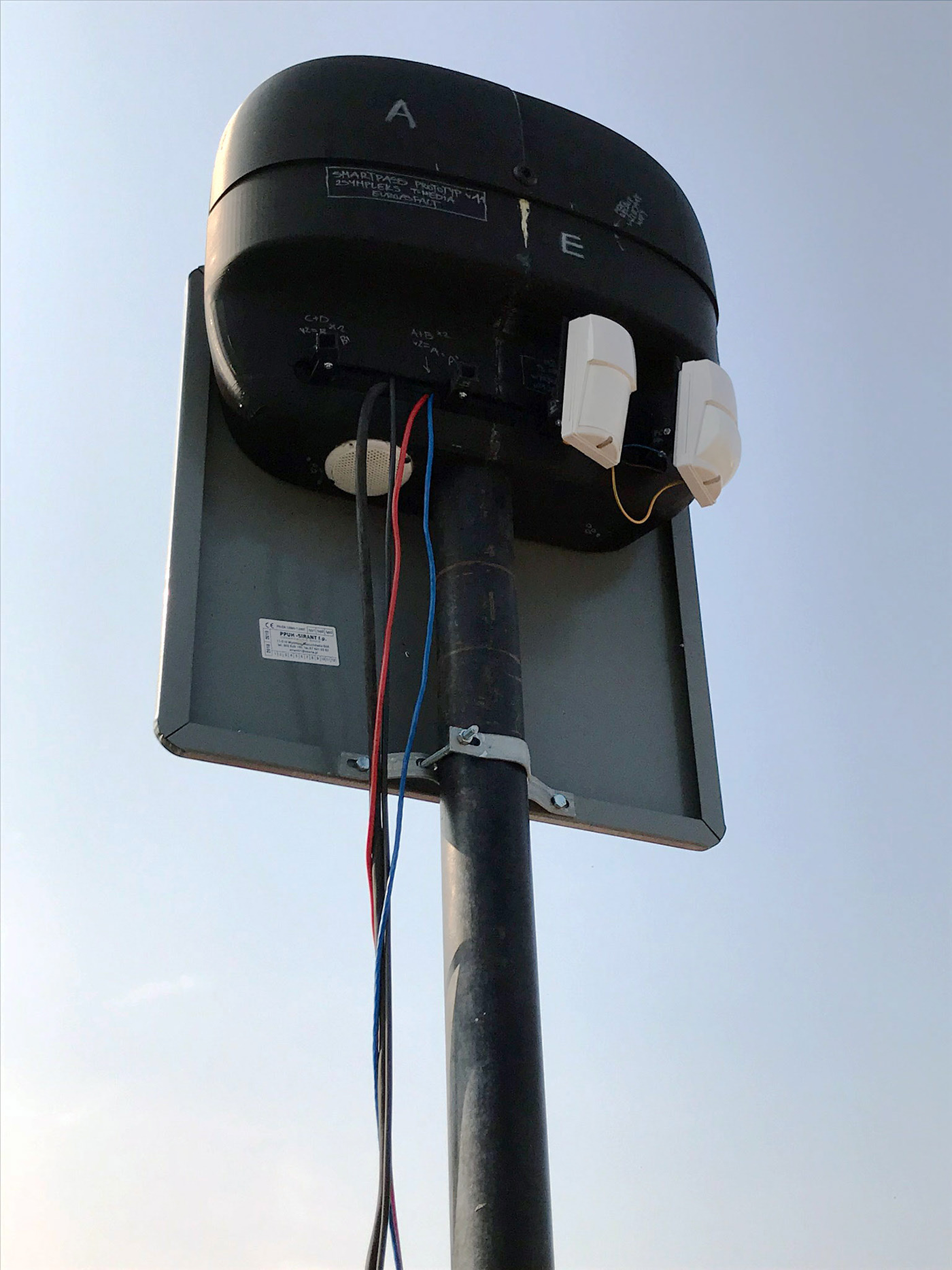 Smartpass，Intelligent pedestrian crossing system，industrial design，Outdoor public facilities，