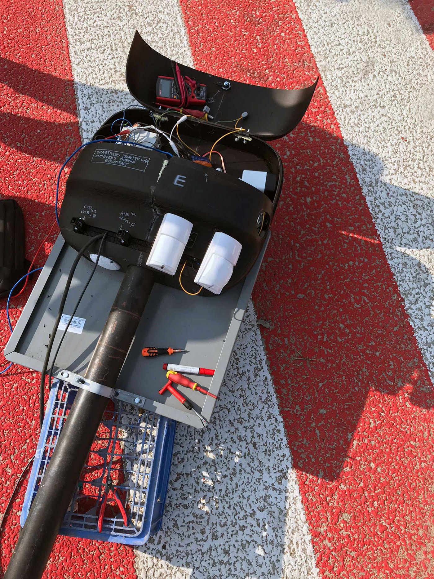 Smartpass，Intelligent pedestrian crossing system，industrial design，Outdoor public facilities，